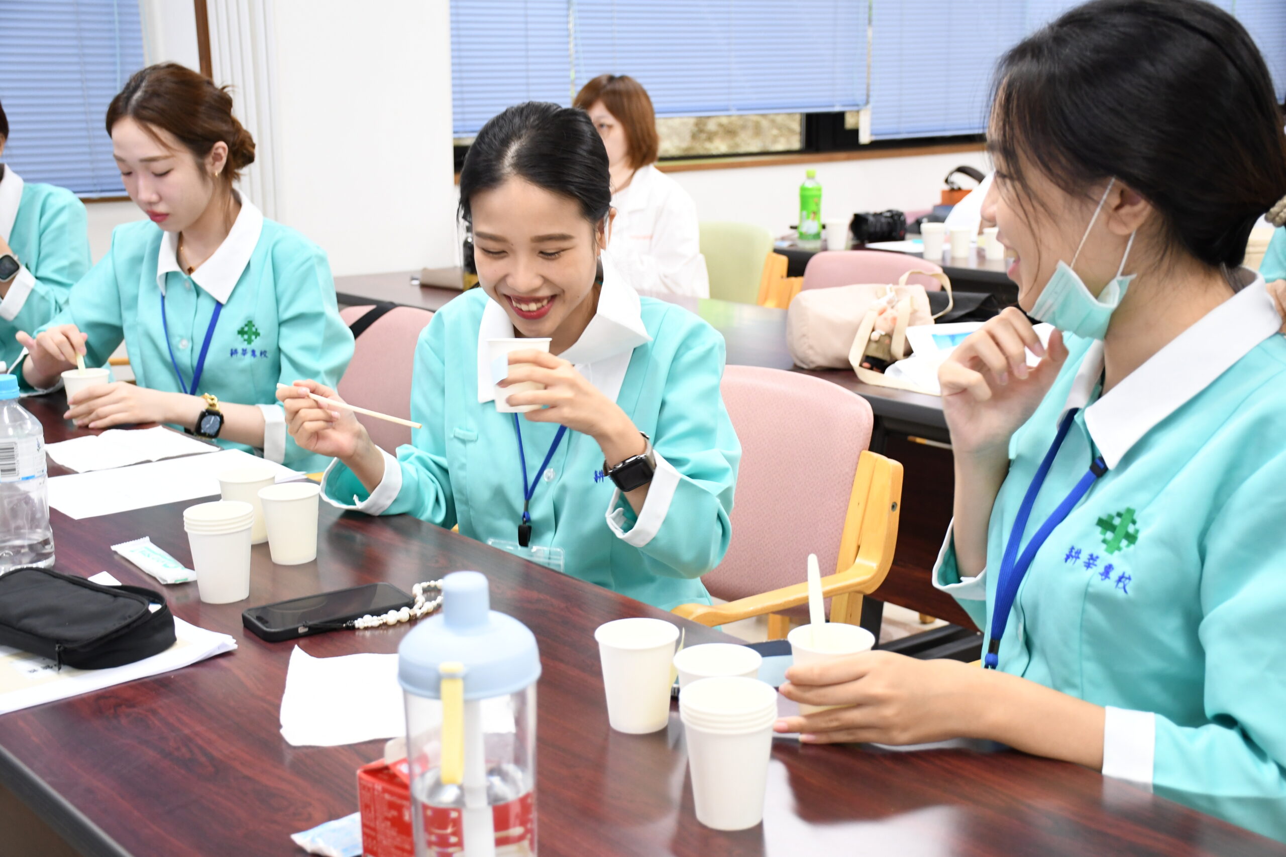 介護実習　意欲高く（水沢の啓愛会、台湾から学生受け入れ）