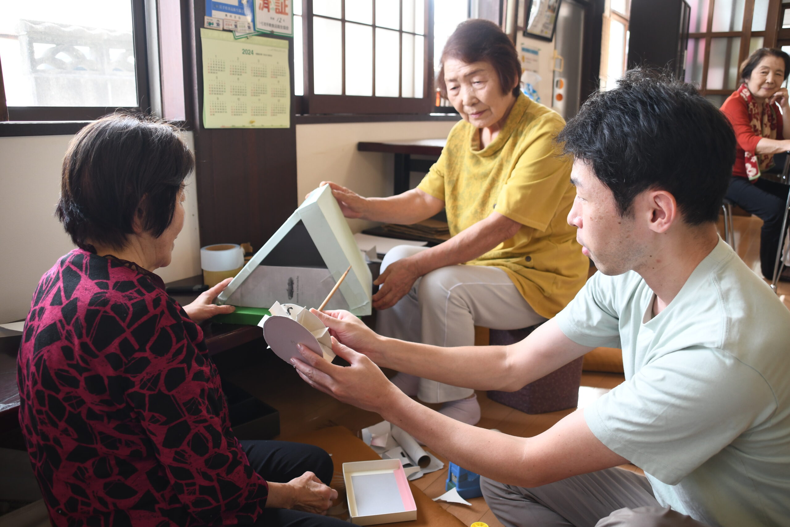 空き箱で再現　往時の町並み（金ケ崎芸大ワークショップ）