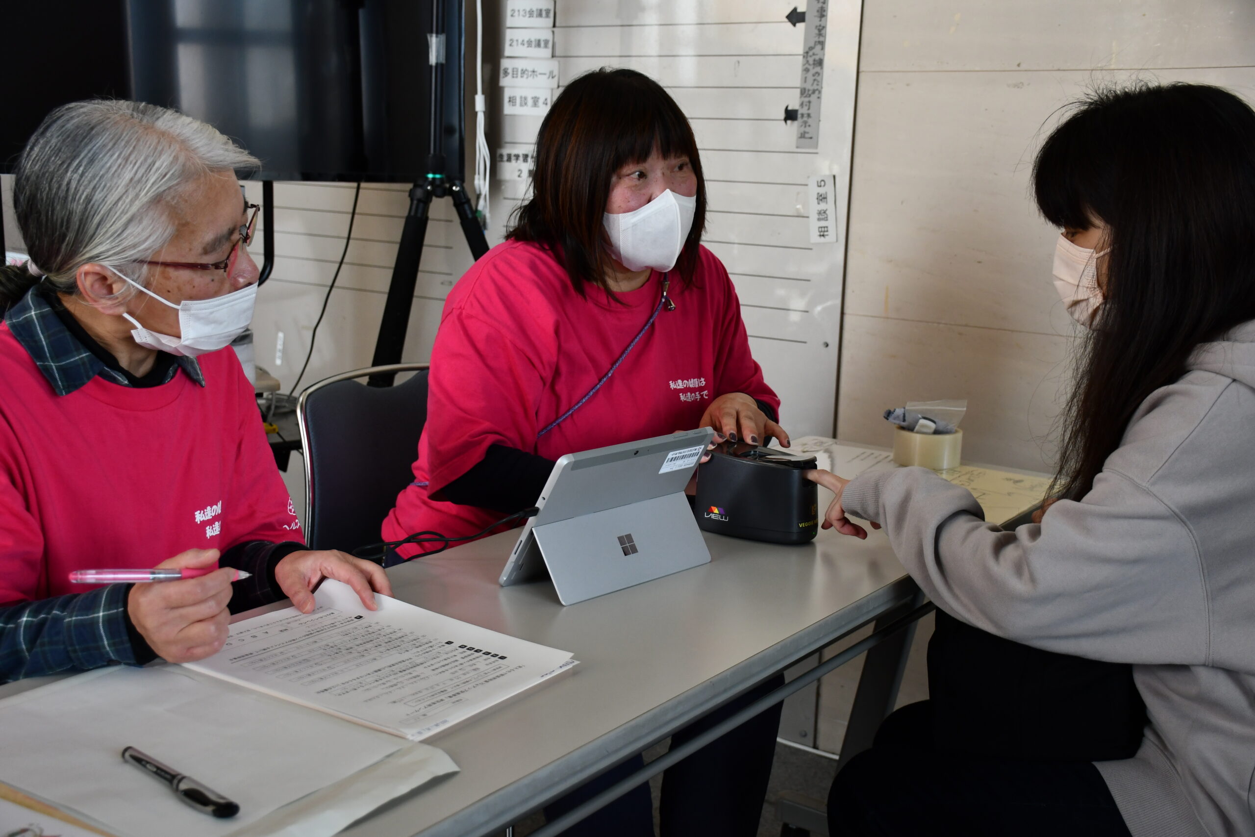 野菜摂取　数値で確認（奥州市、食生活改善へ測定会）