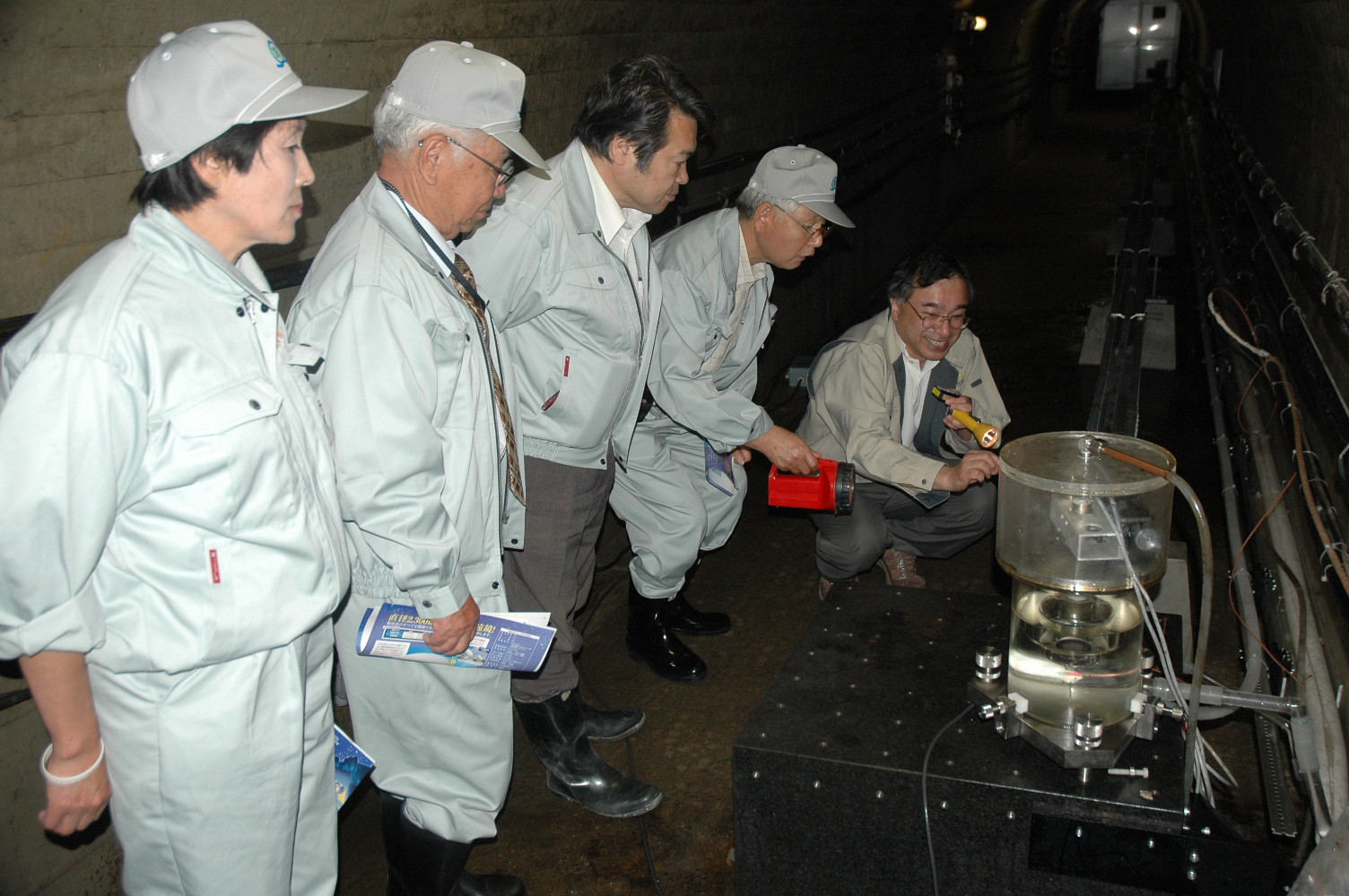 奥州市議会会派が潮汐観測施設を視察（ILC関連で研修）