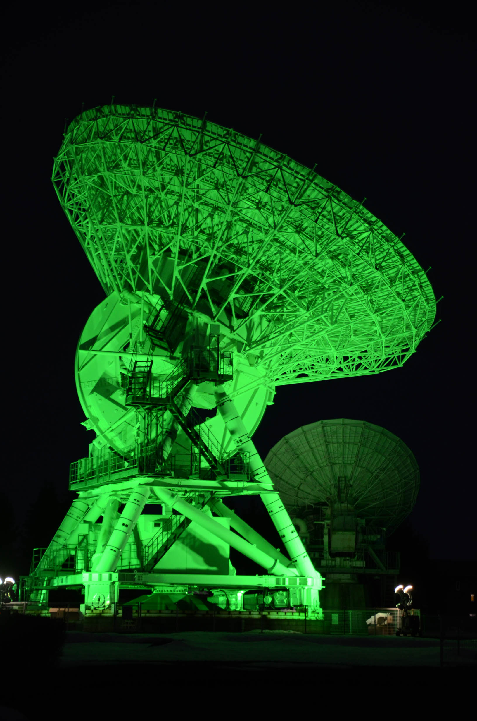 宇宙見つめる「目」 緑内障啓発で緑色（天文台・水沢）