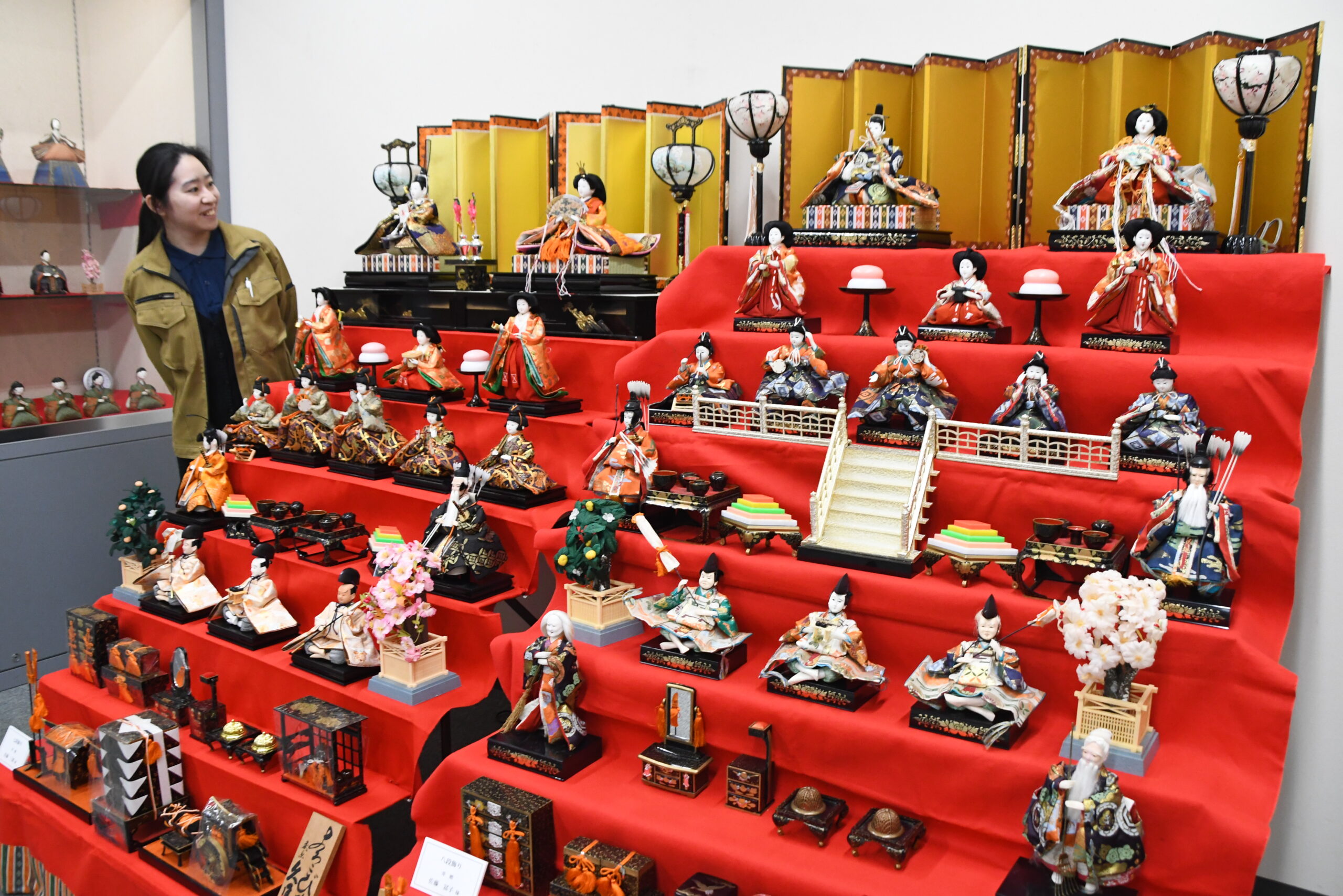 時代超え華やかに　ひな人形100点展示（えさし郷土文化館）