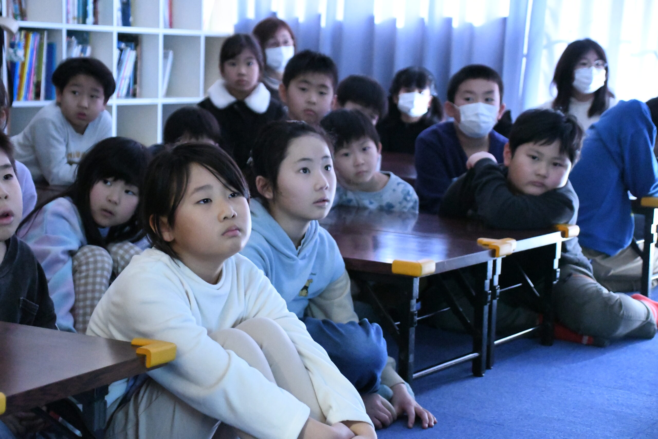 絵本『幻燈会の夜』で伝える“希望”　三陸大津波題材に花坂徹さん（水沢の小学教諭）読み聞かせ