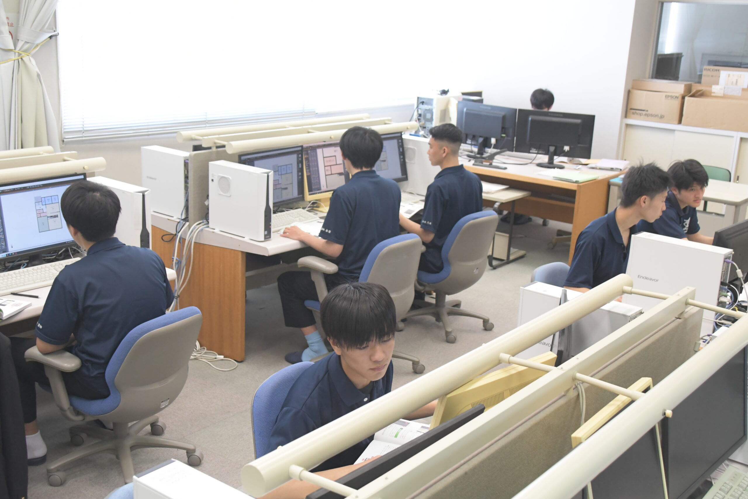 実習設備を提供　産業人材育成  手携え（産技短水沢、 水沢工）