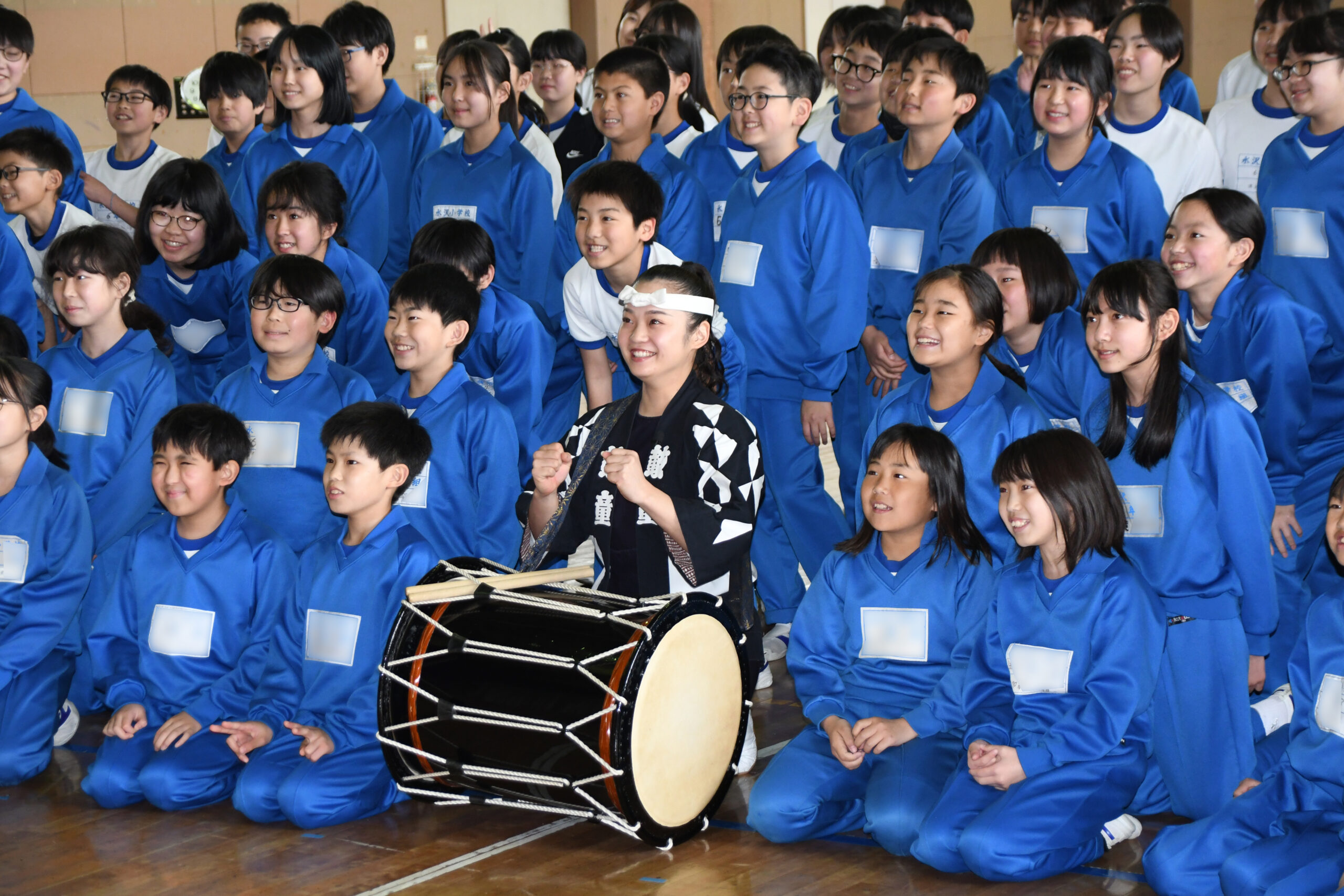 夢へ努力する大切さ伝える  来月公演「鼓童」の小川蓮菜さんが母校で出前授業（水沢）