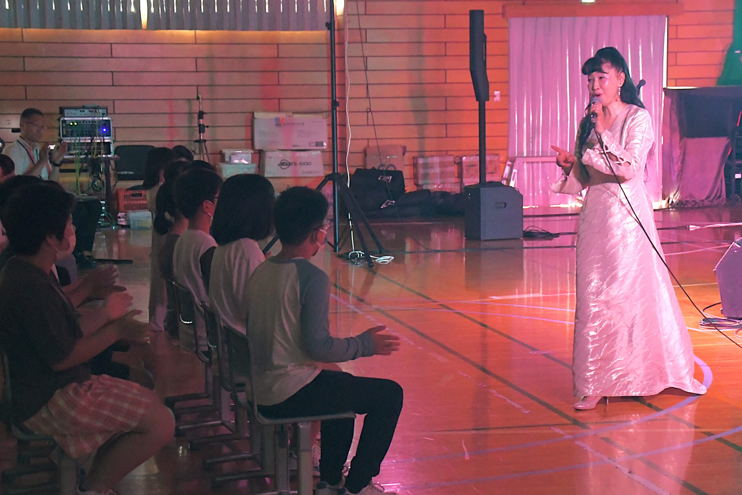 自分の役目　見つけて、しらいさん 音楽家として使命語る（江刺ひがし小）