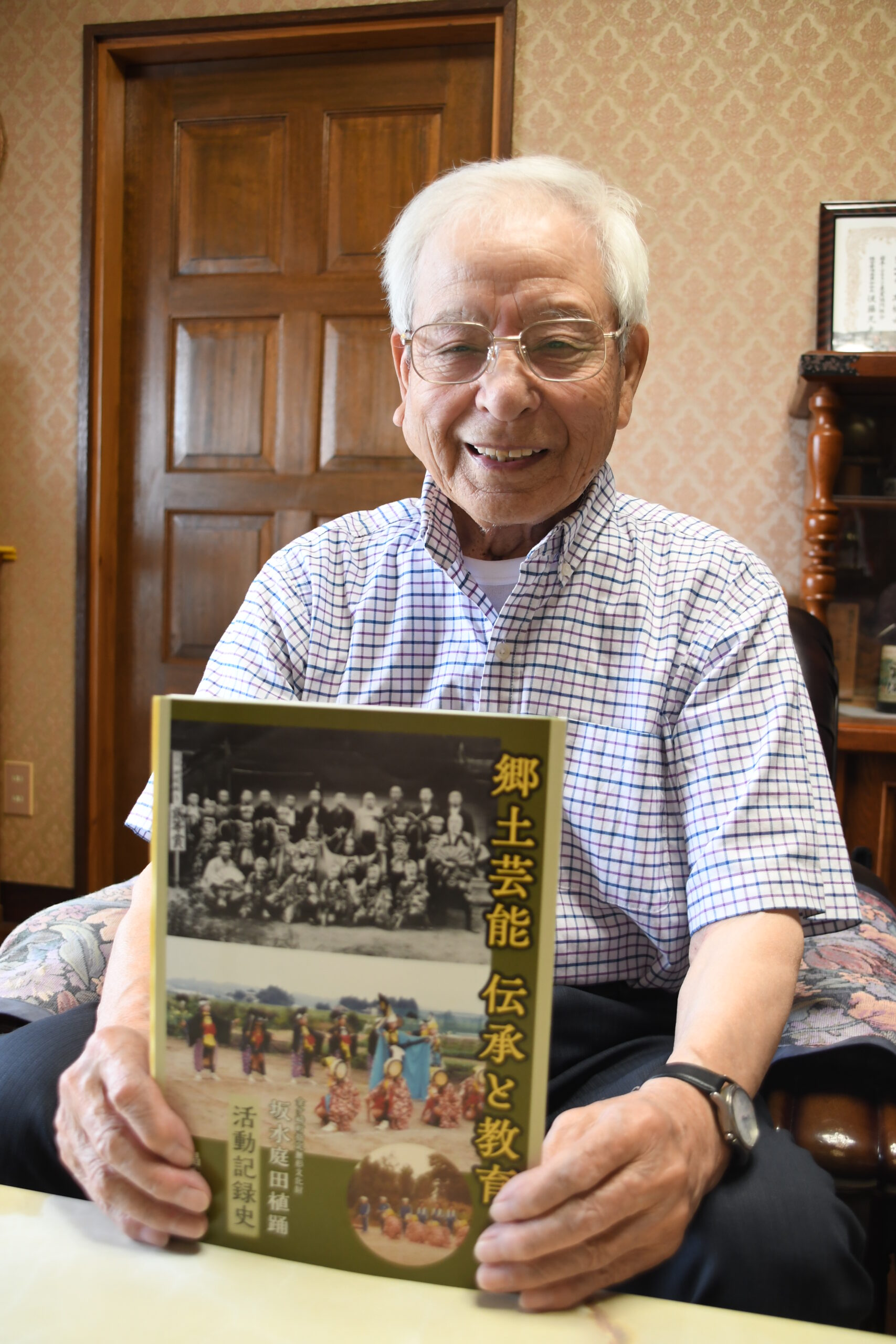 「忘れまい　坂水庭田植踊」途絶えた伝承の歩み一冊に、金ケ崎の畠山夫妻が自費出版