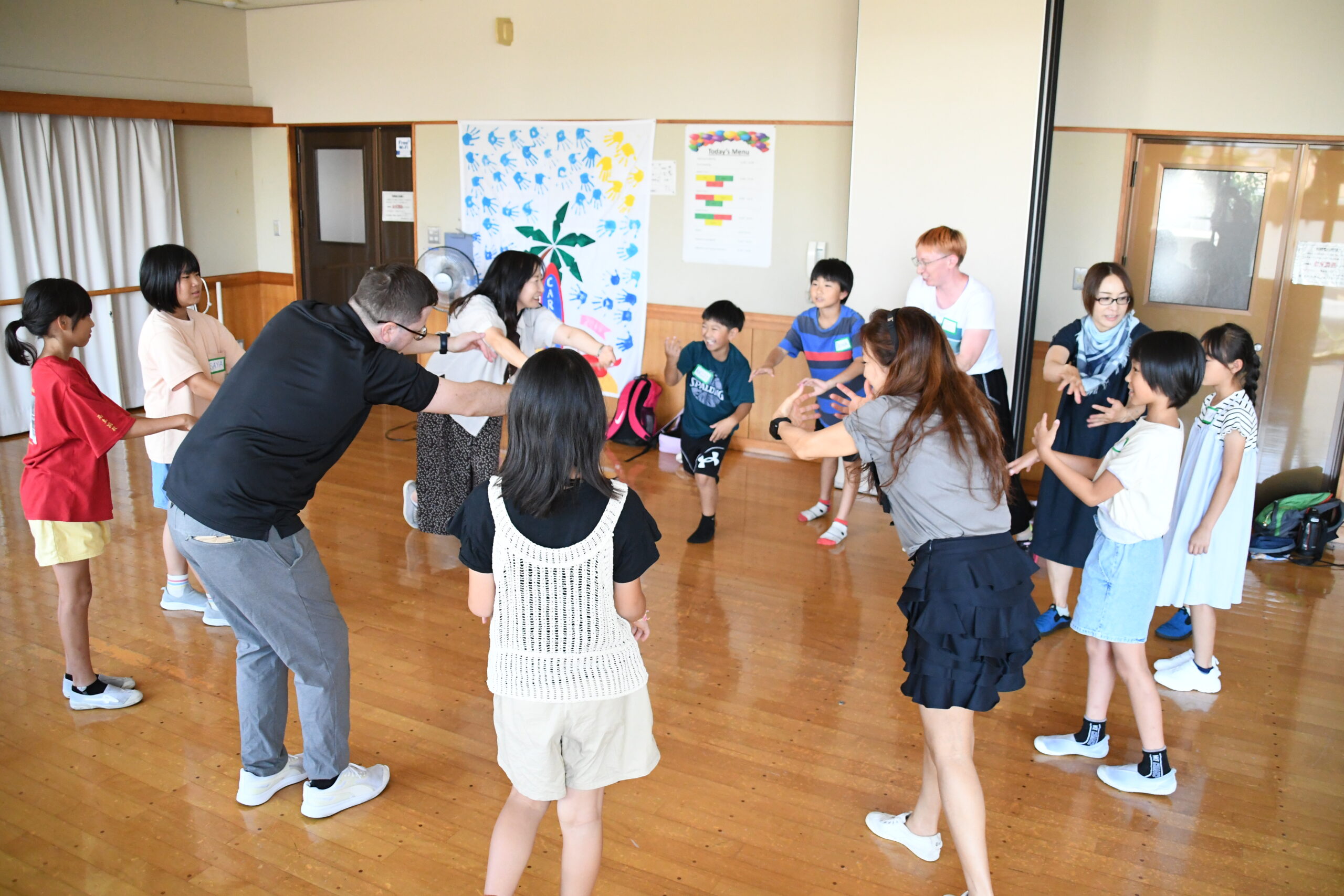 遊びながら英語に挑戦  小学生がＡＬＴと交流（金ケ崎町）