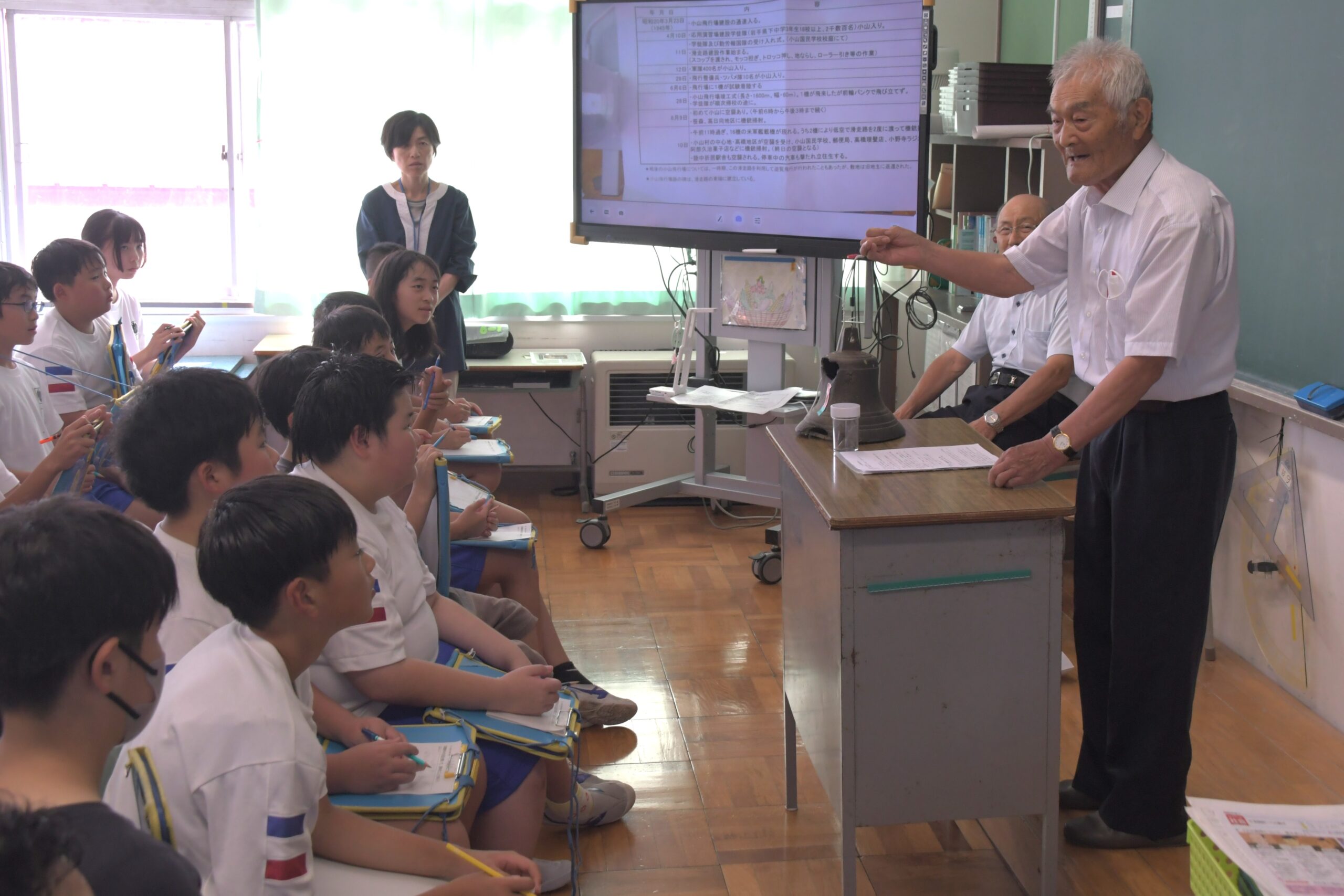 「愚かでつまらない」  体験した“戦争”、小学生へ伝える