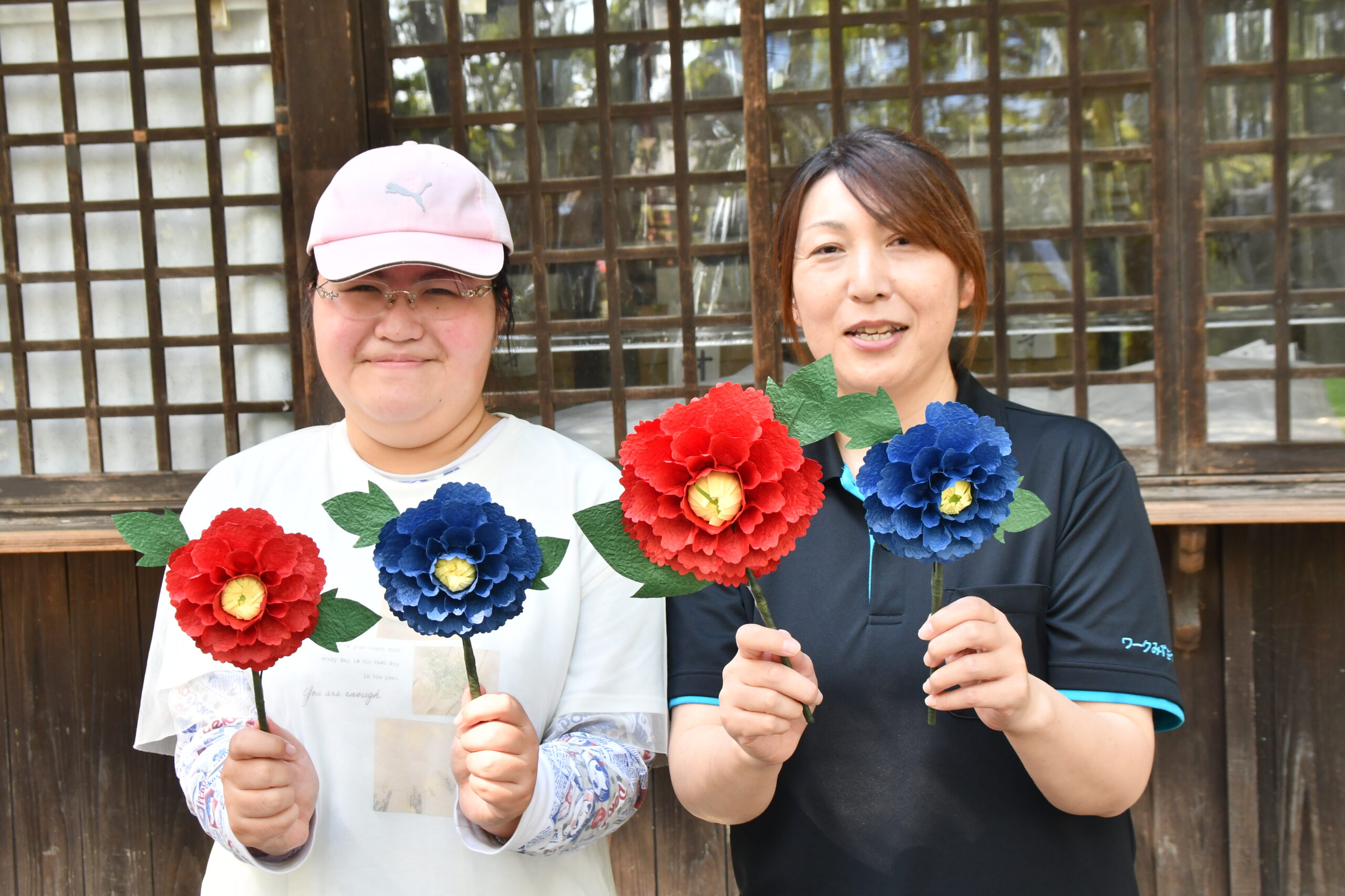 囃子屋台彩る造花　要望応え日高神社で販売へ、就労支援ワークみずさわ利用者が手作り