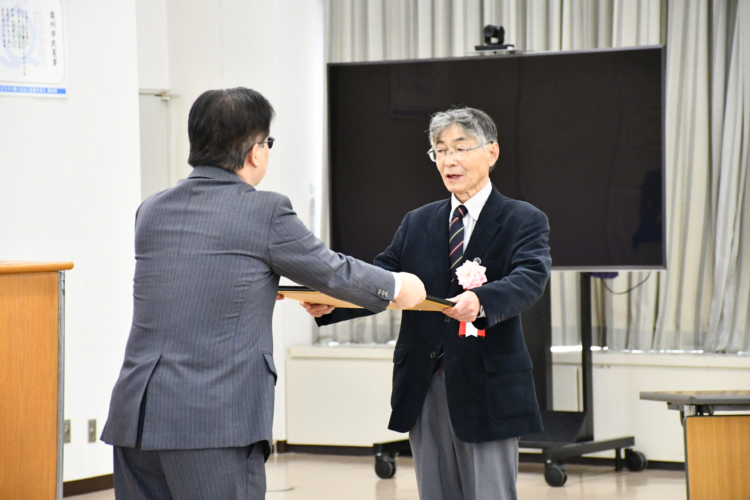 奥州市公衆衛生功労表彰　２９人６団体たたえる