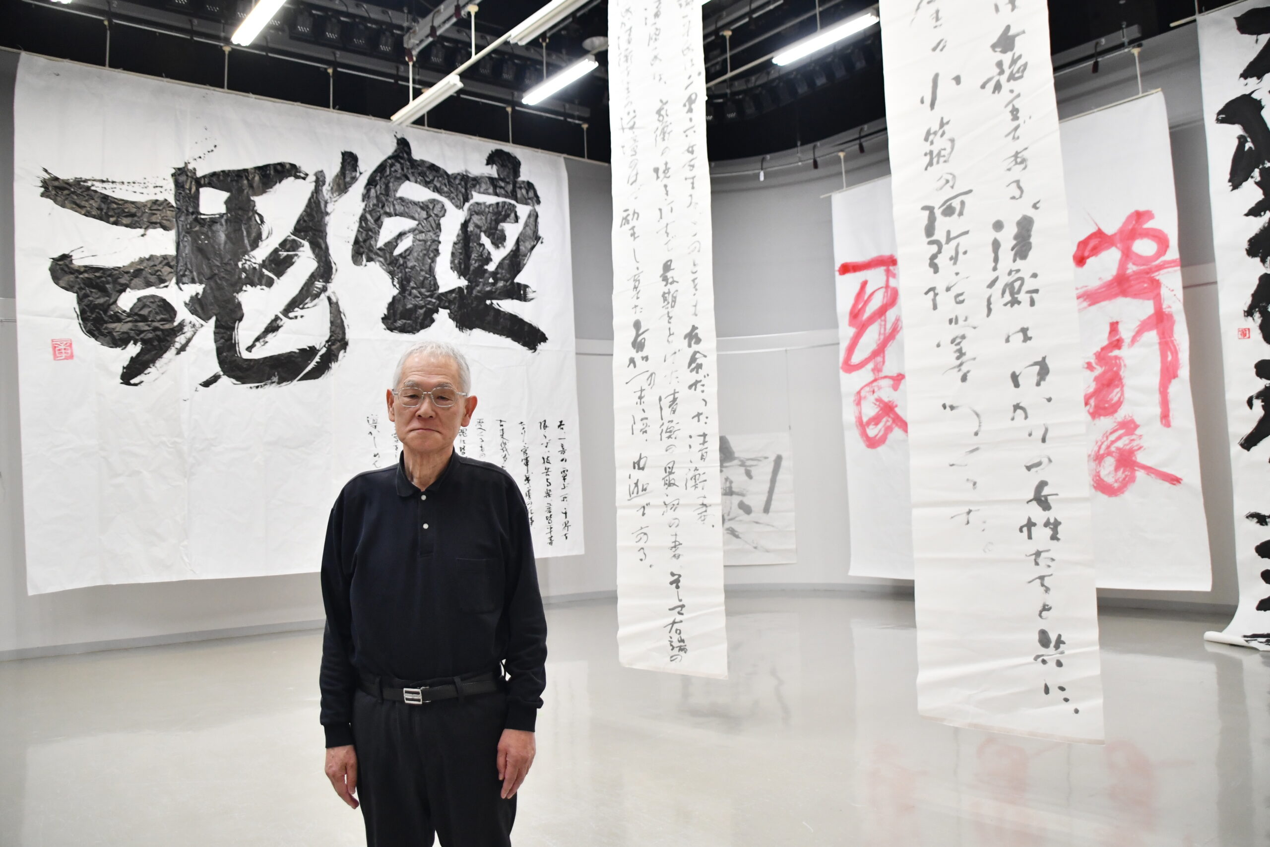 人命・平和の尊さ表現　水沢出身の書家佐藤紫雲さん書作展