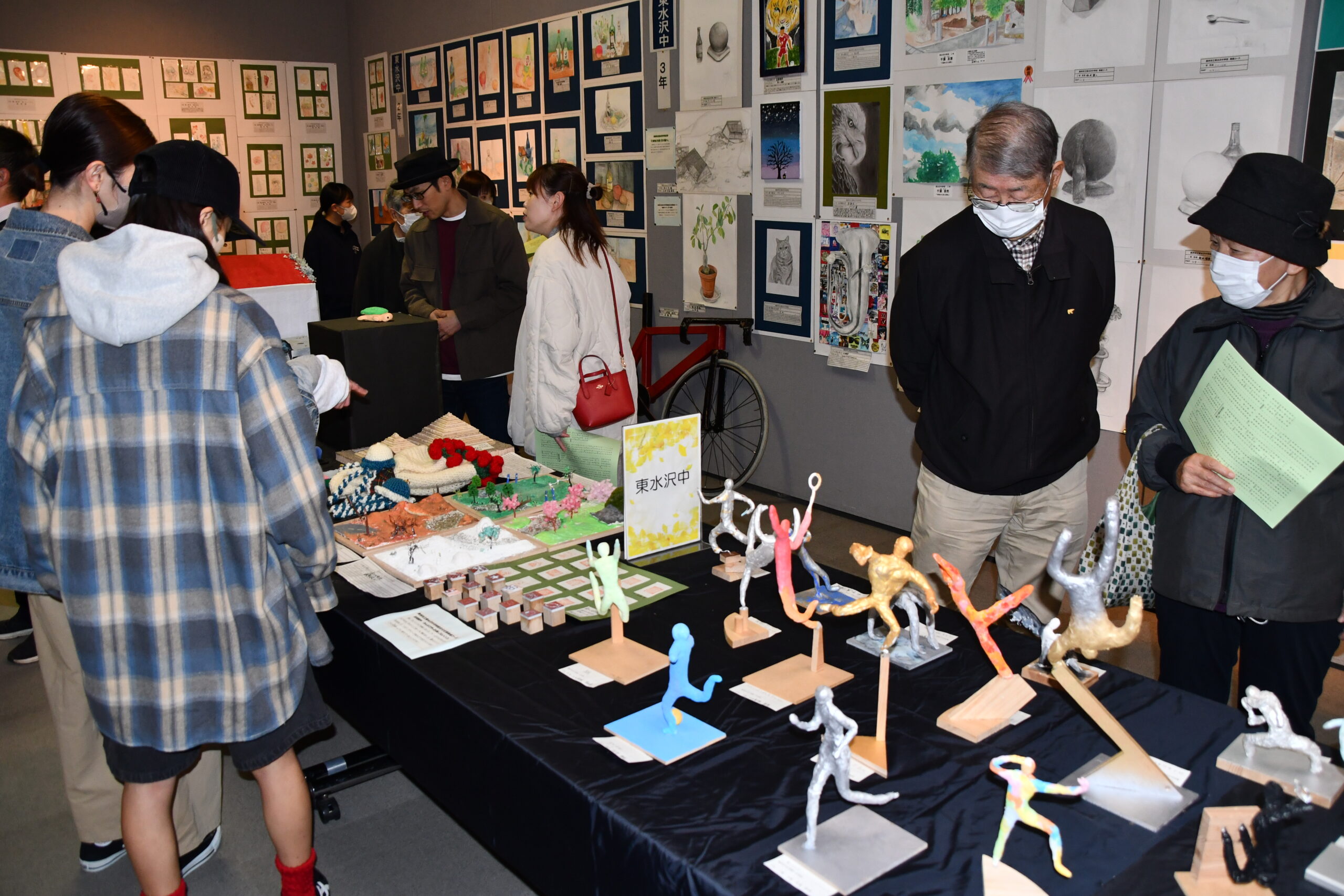 みずみずしい感性光る  きょうまで胆江地区中学校美術展（Ｚホール）