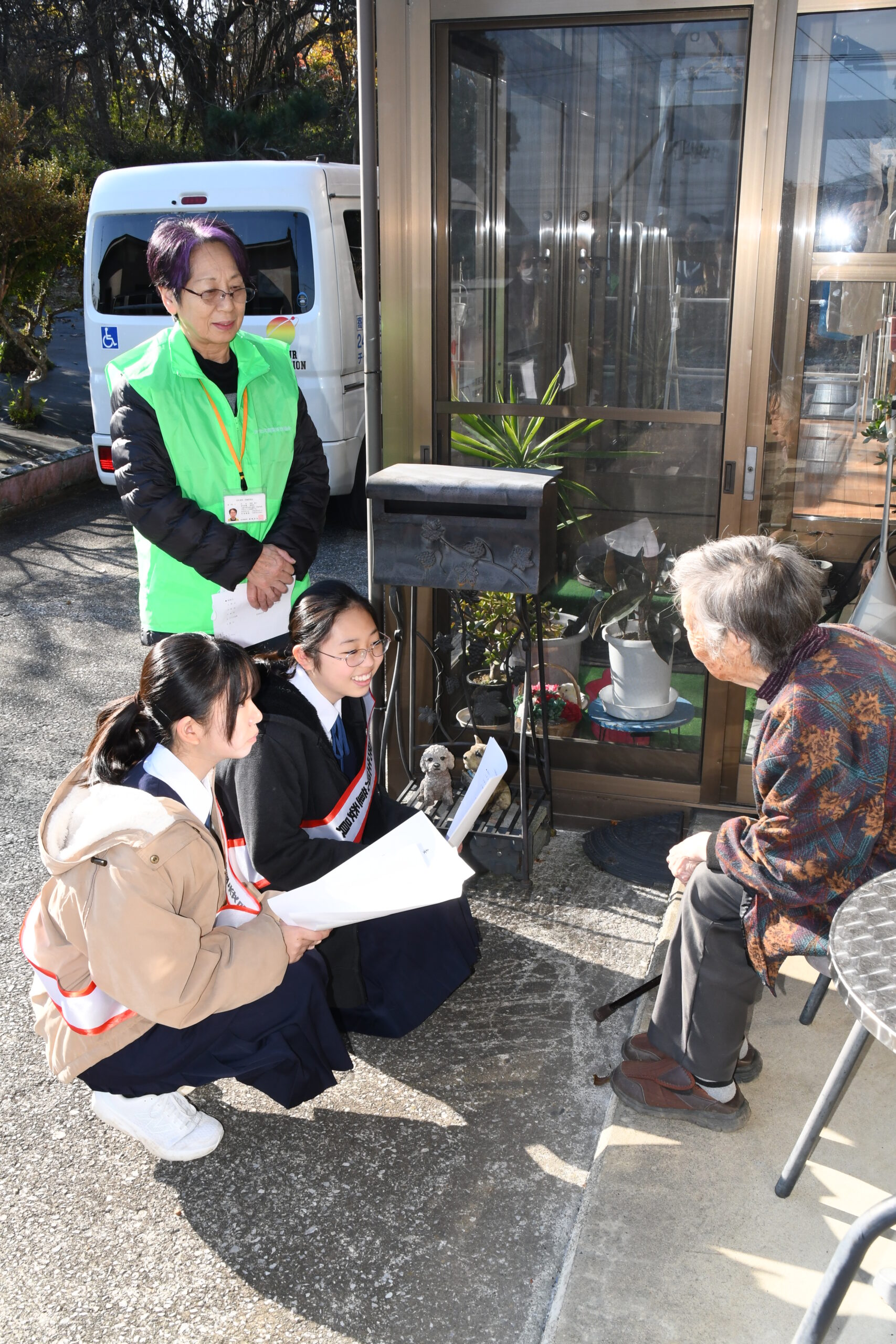 使命や活動意義学ぶ　中学生２人が一日民生児童委員（奥州市衣川）