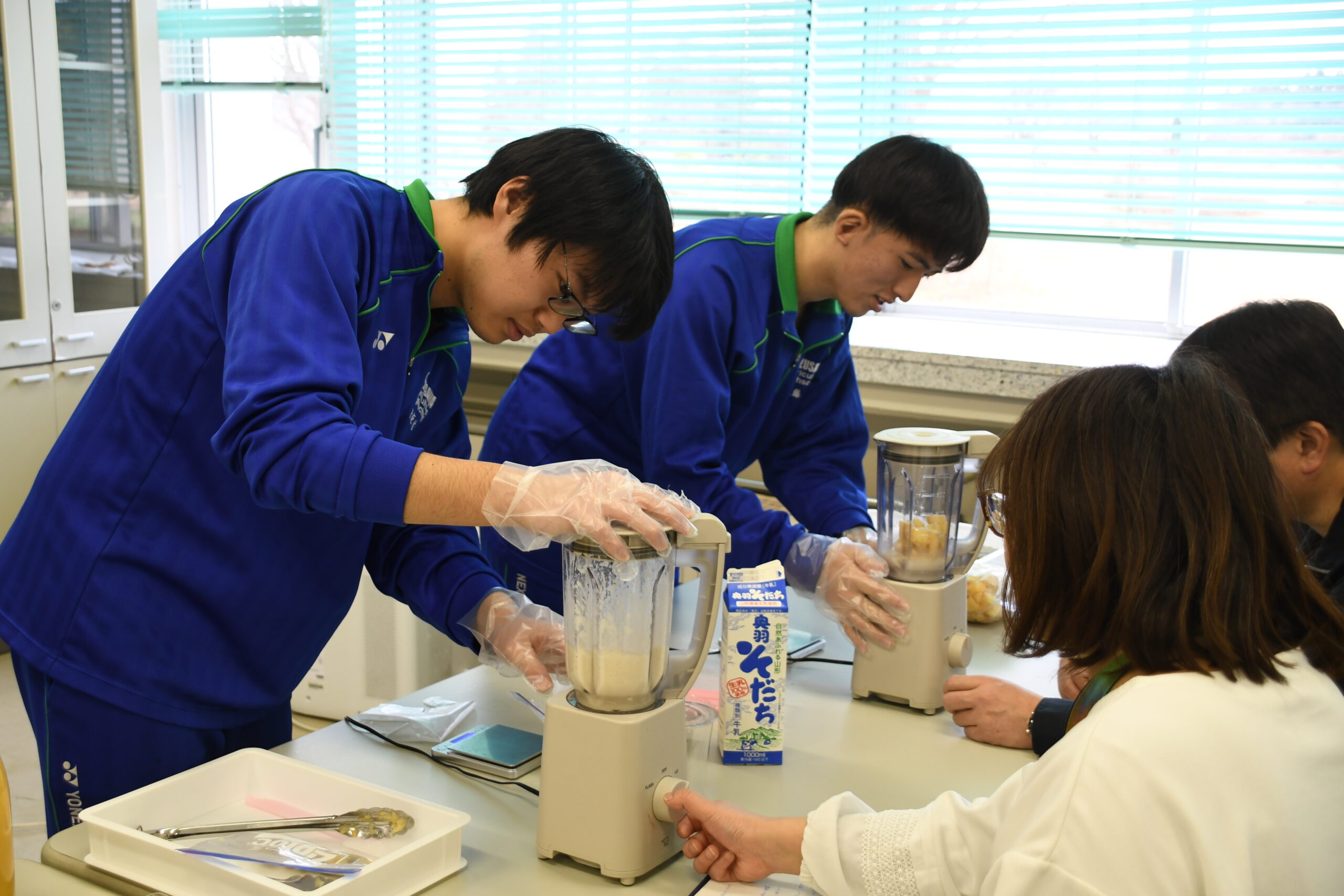 食品ロス軽減「リンゴスムージー」品質向上、販路拡大も(水沢農高）