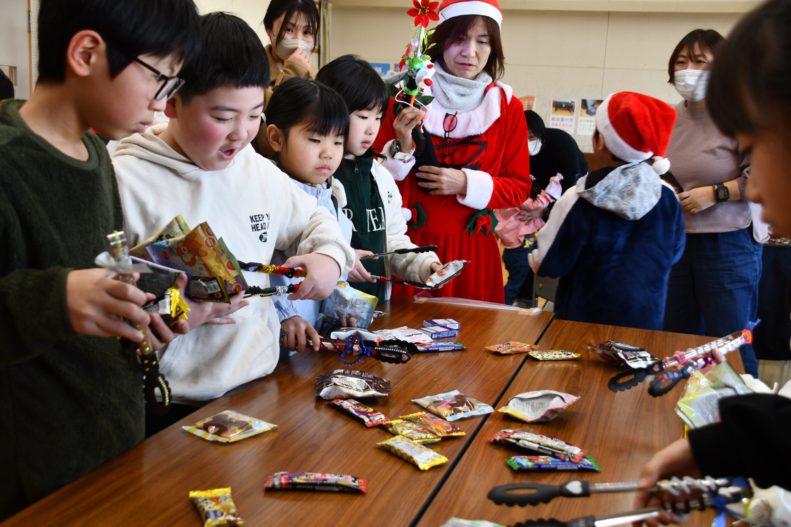 楽しく広げる貢献の輪  親子ら「星くず大作戦」