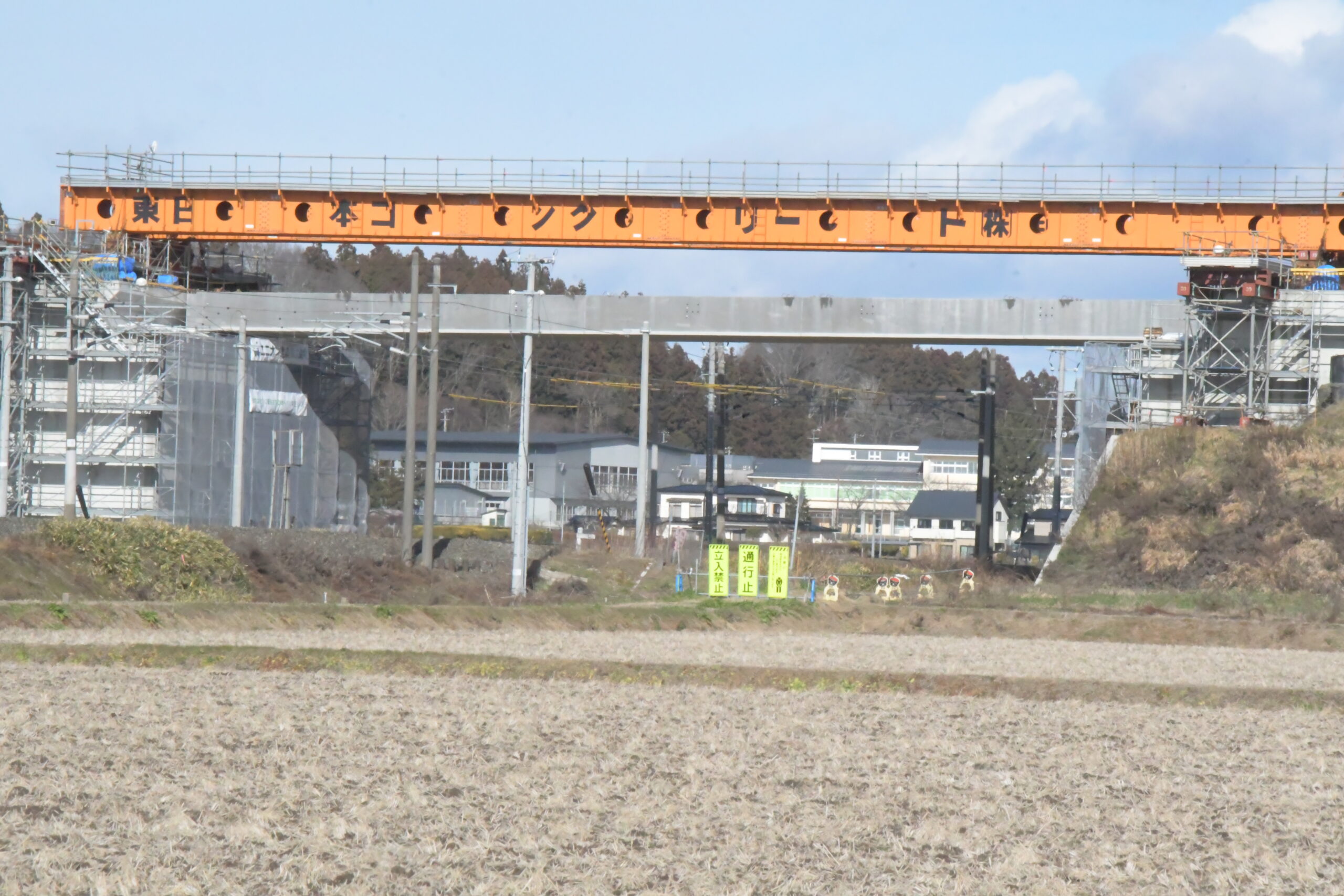跨線橋　姿現す、年度内にも完工　水沢東バイパス全線開通時期は未定