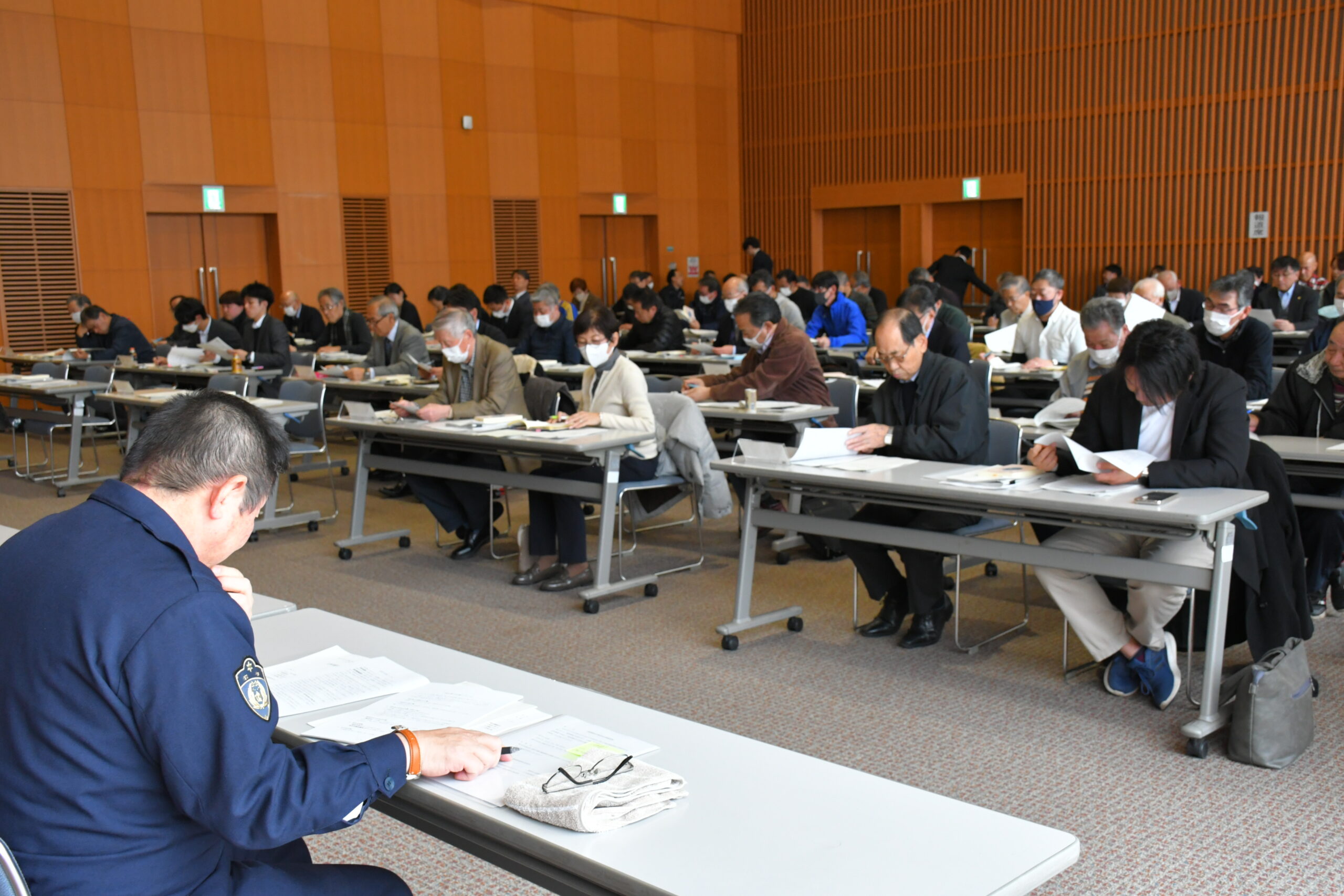 奥州ダブル選　市長選、現新対決へ    市議選は混戦模様