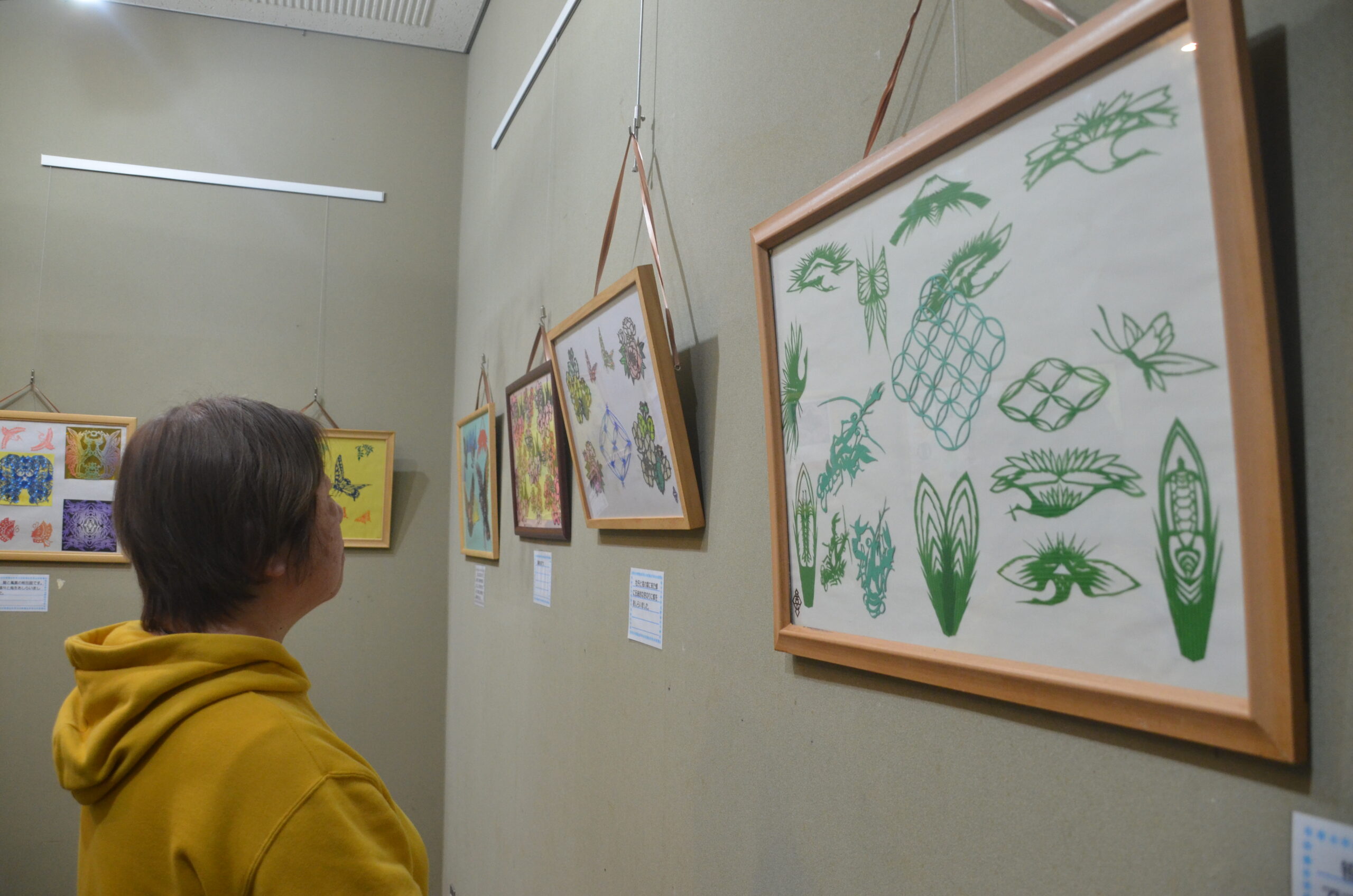 笹切り技法で作品展、寺の駅「月江庵」アートギャラリーで31日まで（水沢黒石町）