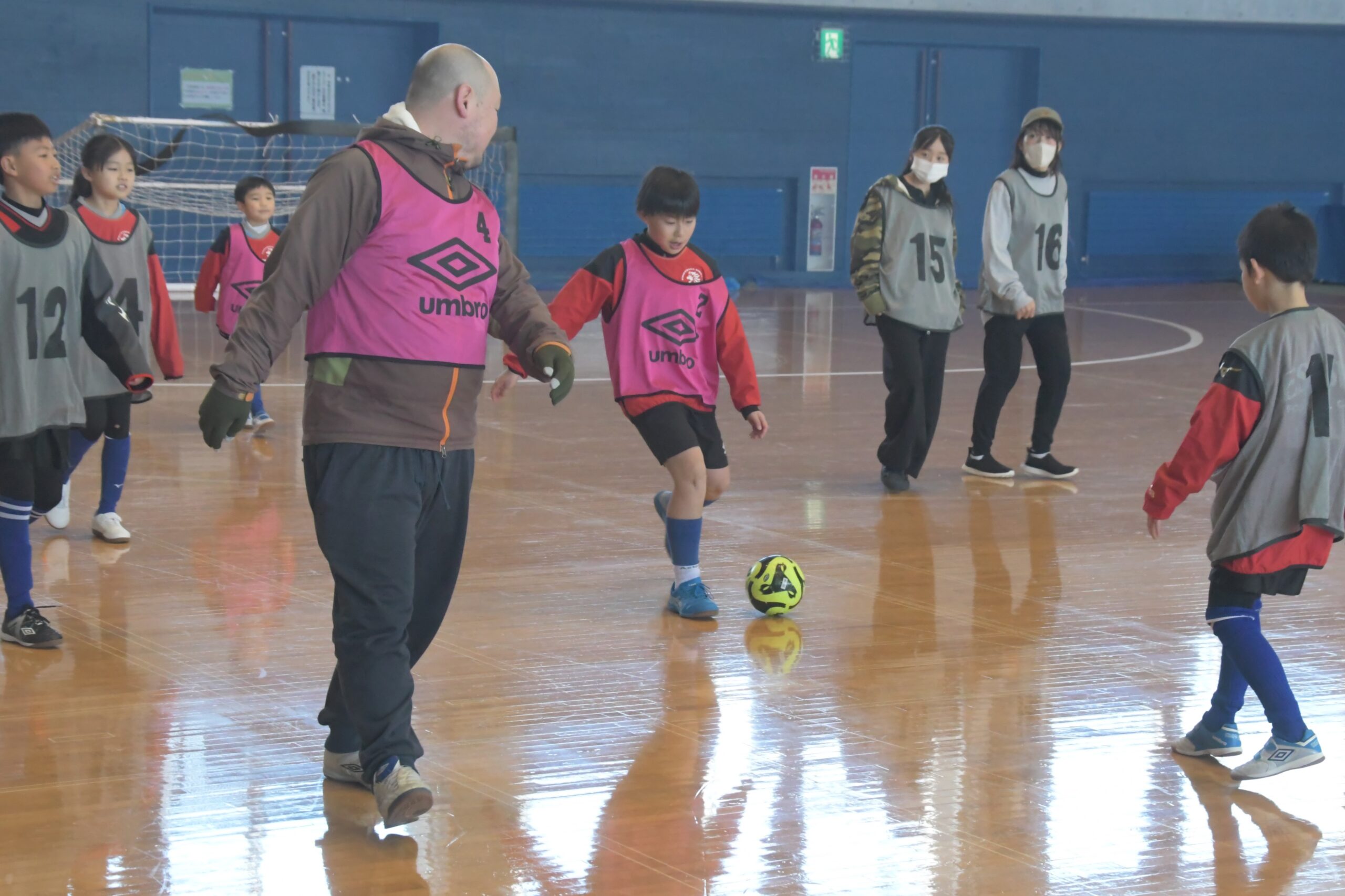 誰もが楽しくプレー、 “歩く”サッカー体験会（江刺）