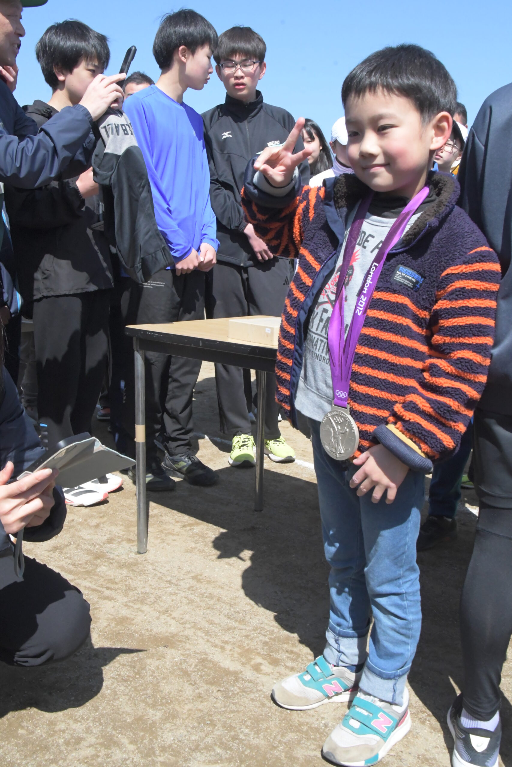 世界トップレベル間近に ジャマイカ出身陸上メダリスト デイさん、児童生徒を指導（水沢）