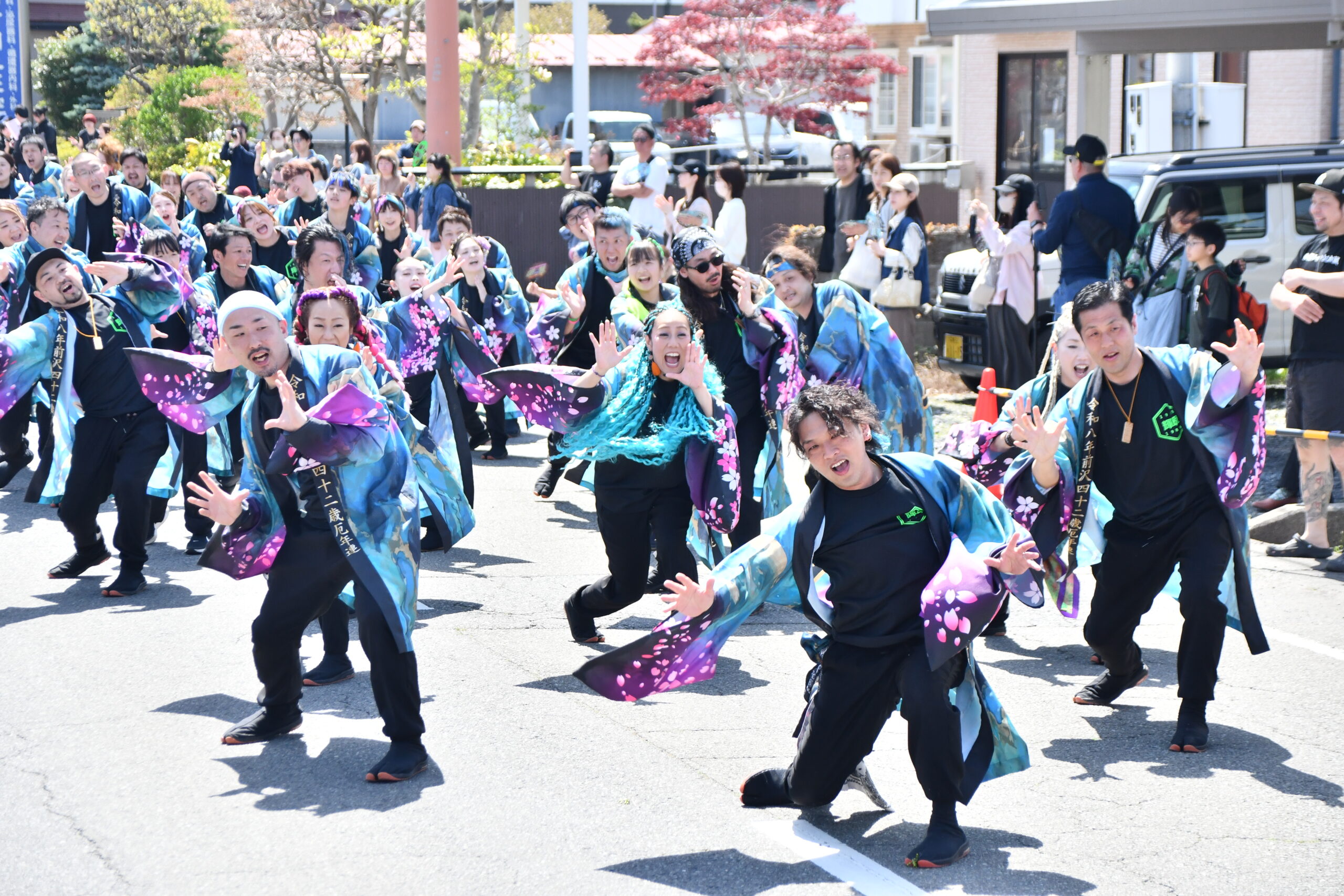 踊りや演奏　晴れやかに 前沢春まつり、まちに熱気