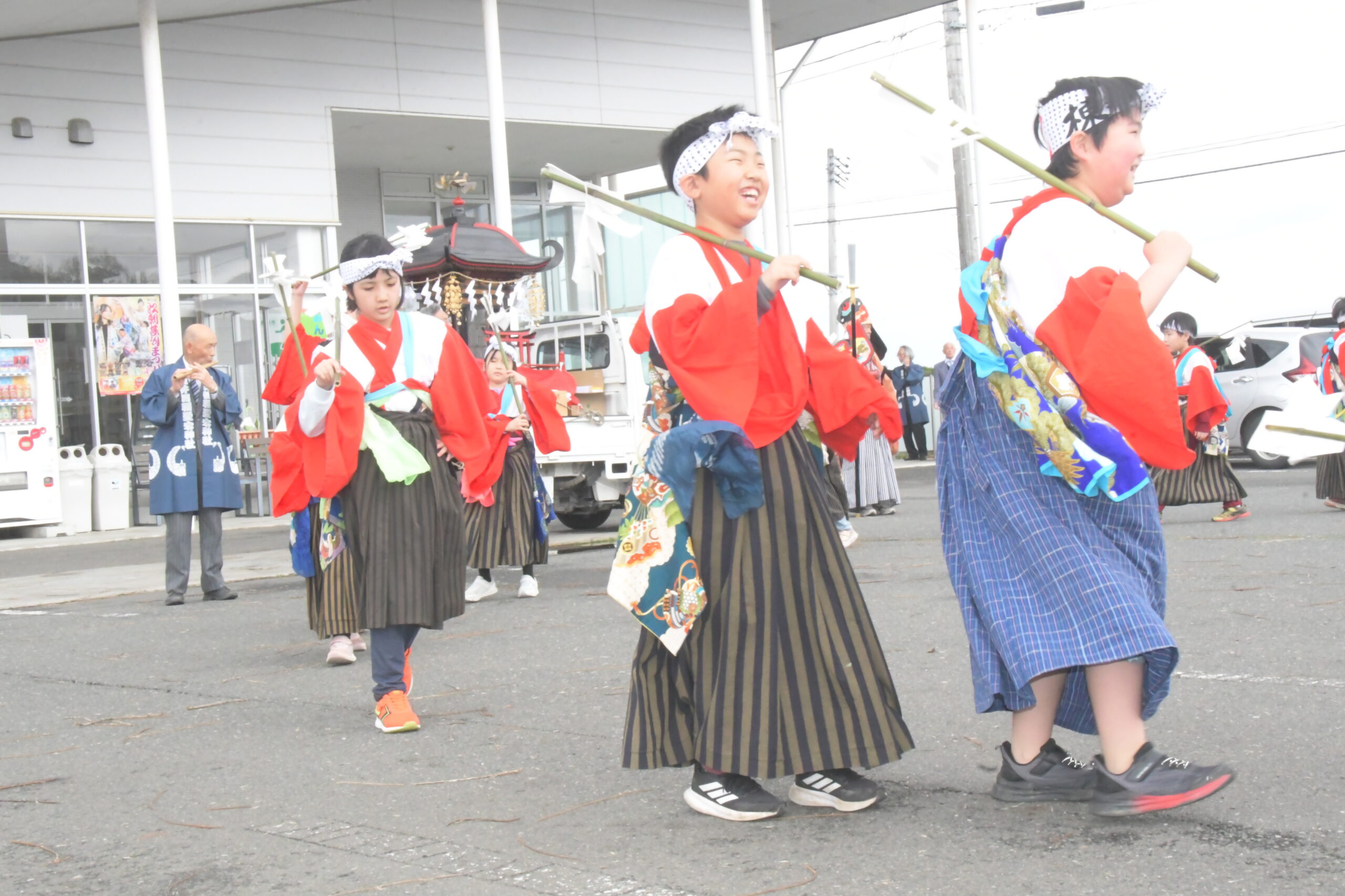 地域や世界の平和願う　毘沙門天例大祭で子供神楽（江刺藤里）