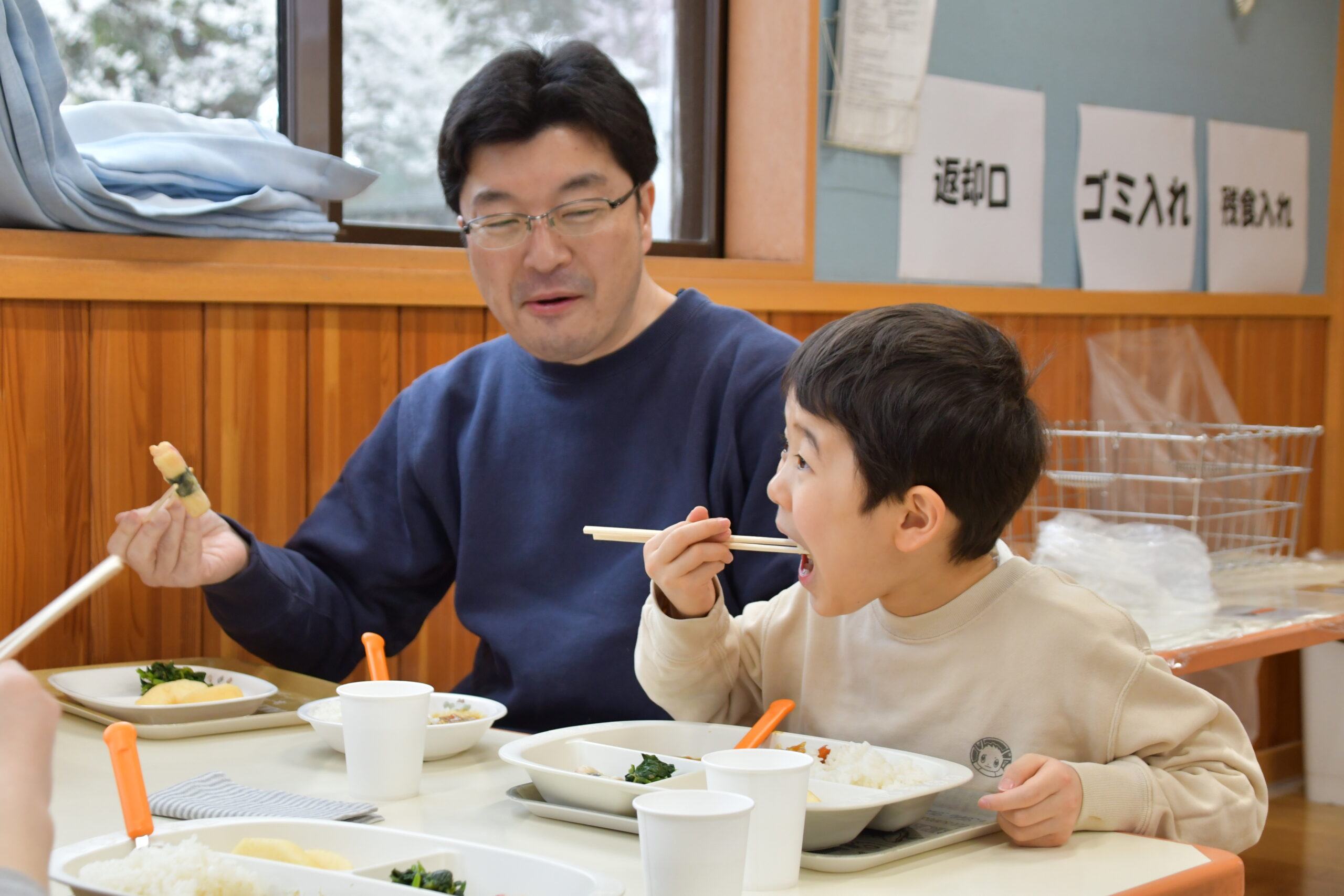 心温まる手作り雑貨  きょうだい５人で「３９のおまけ屋」  子ども食堂にじ開設日に子ども主体で“営業”  （水沢）