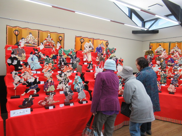 伝統のくくり雛　初展示（宮城県登米市）