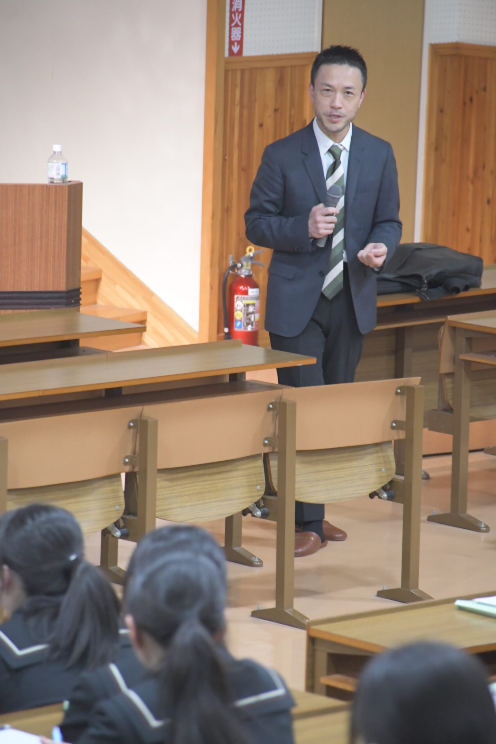 学習支援にAI導入の岩谷堂高 人間が学ぶ意義も指導