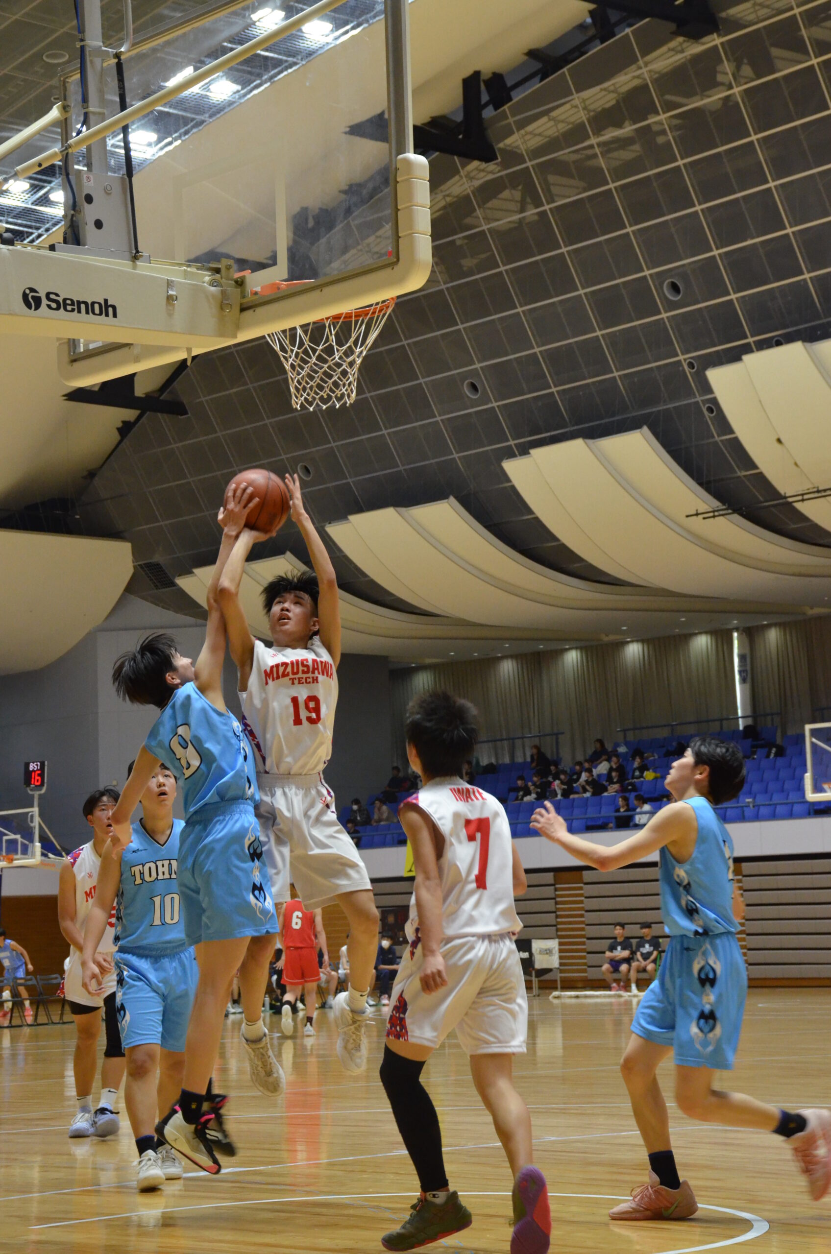 プレー懸命　熱戦展開　県高校総体、中心会期スタート