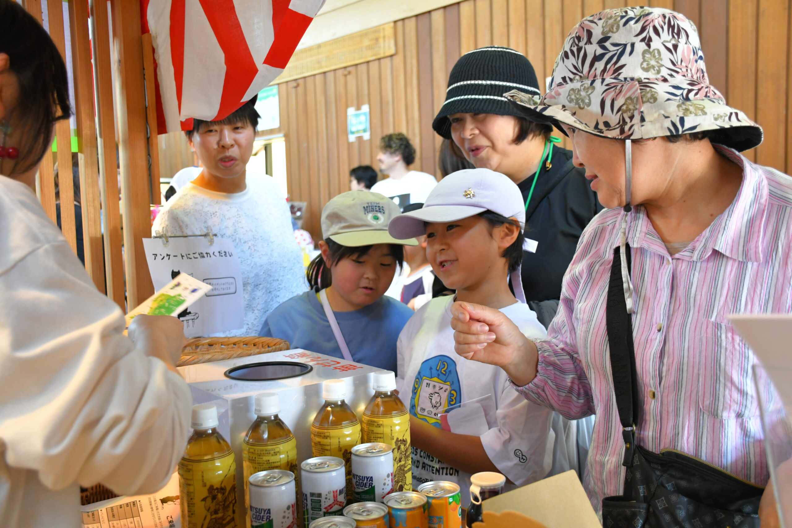 人、もの　織りなす魅力   奥州市内３カ所でマルシェにぎわう
