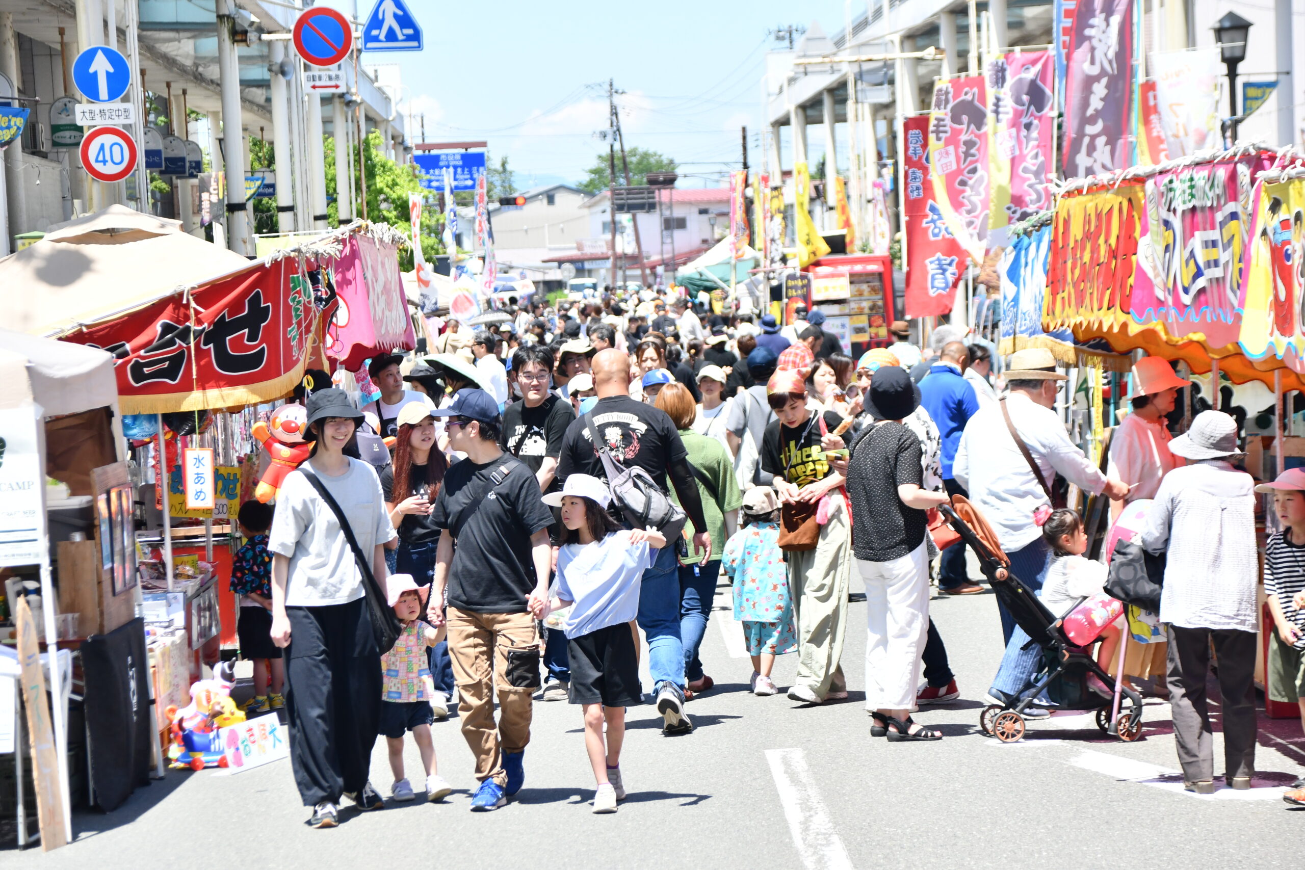 にぎわい　まちに広がる 水沢商人まつり 59店舗、音楽や演舞盛り上げ