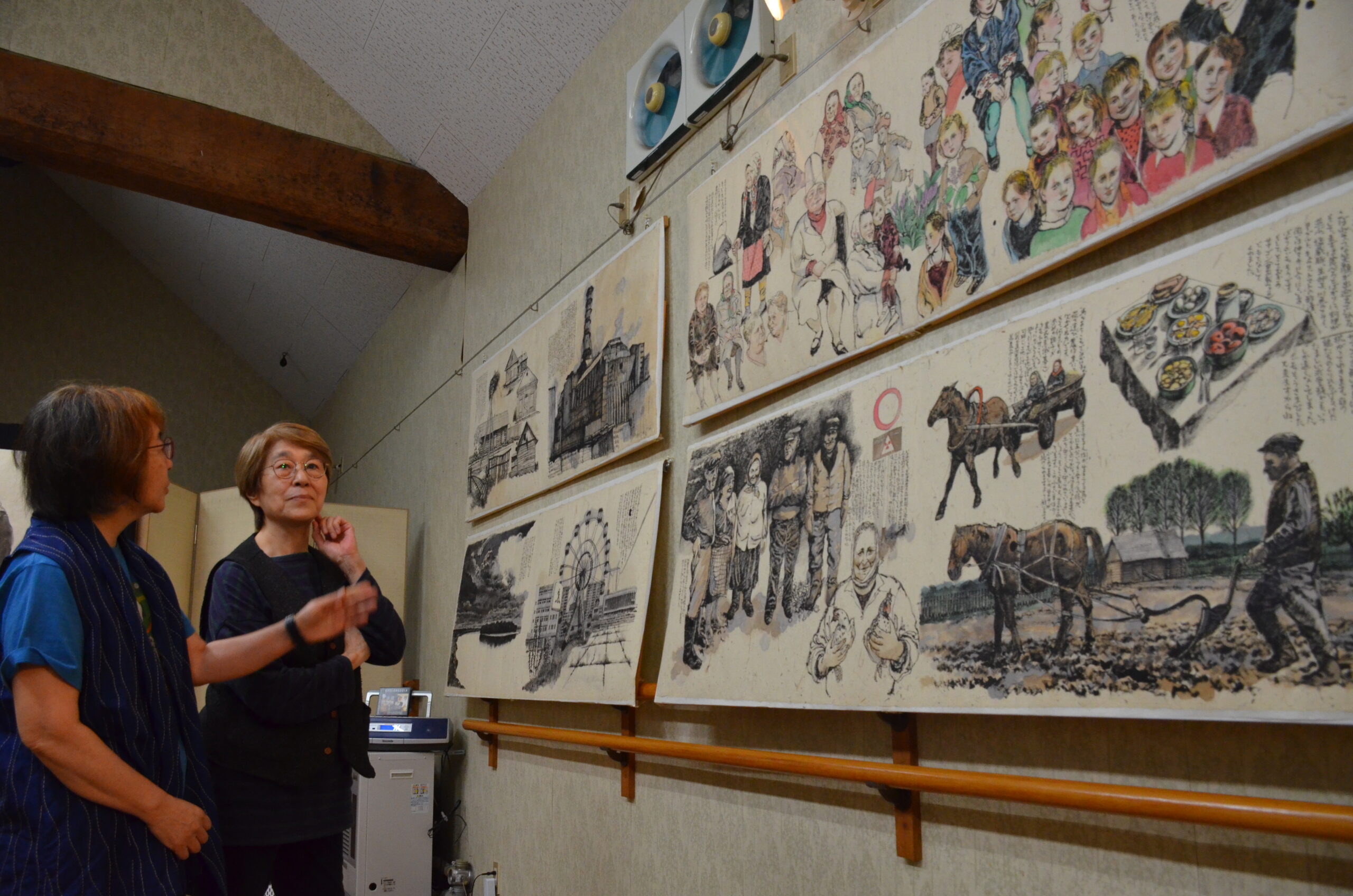 画家・貝原浩さん原画展「風しもの村」   人々の暮らし鮮やかに   蔵スタジオで21日まで（水沢）