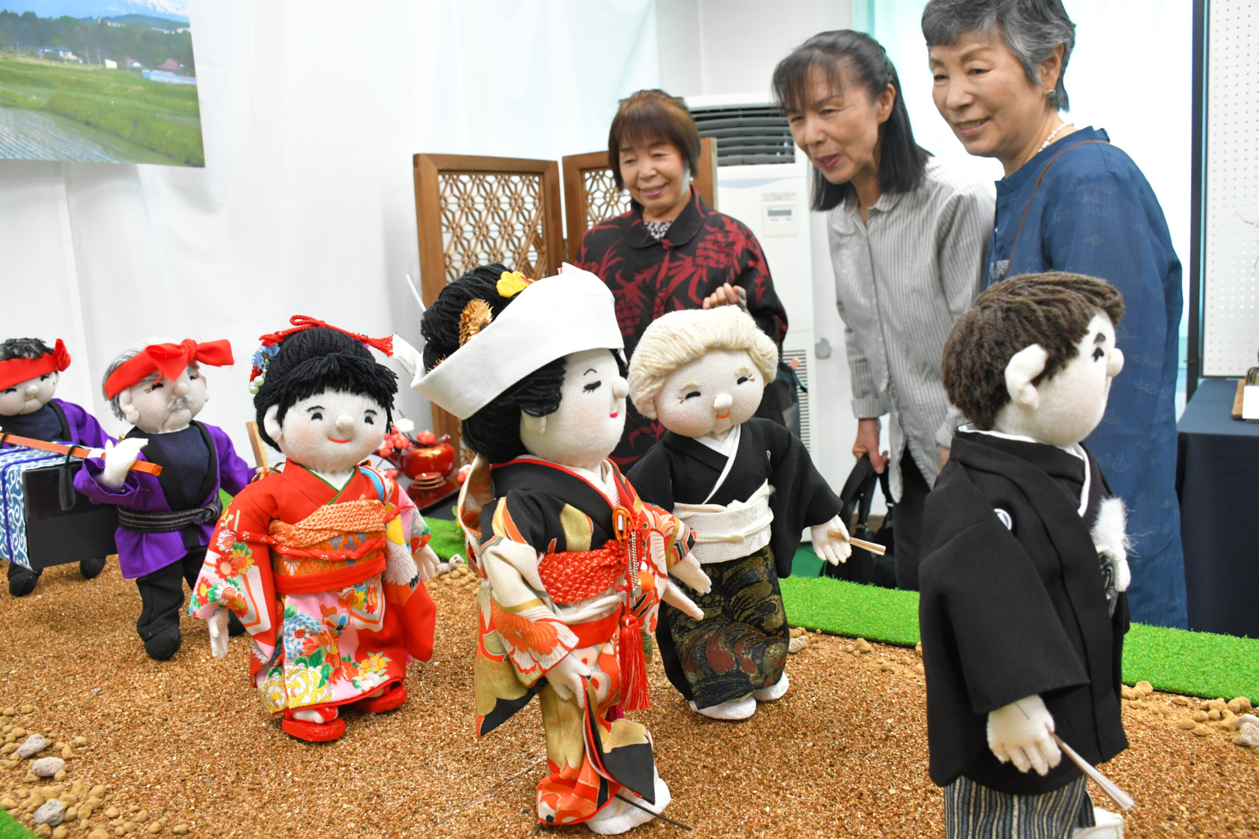 古き良き“昭和”再現　１２日まで、高橋静枝さん人形展（衣川地区センター）
