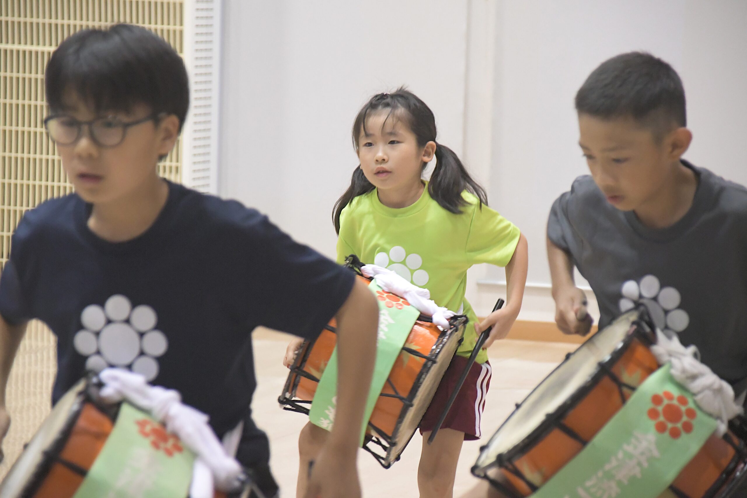 小学１年生も堂々演舞　伝統文化教室、獅子躍皮切りに開講（市芸文協）