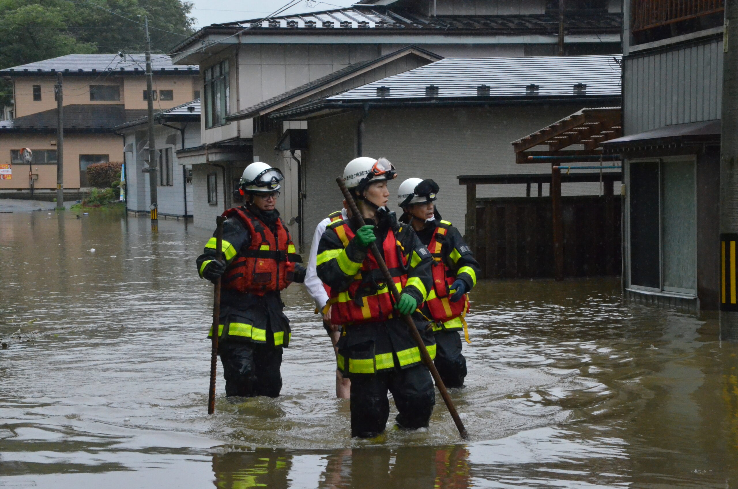 北上川　一部で氾濫、大雨被害　住宅浸水や土砂崩れ相次ぐ（胆江）