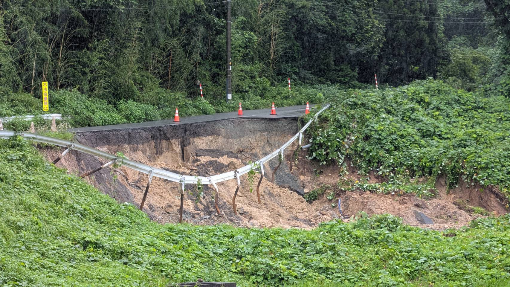 北上川　一部で氾濫、大雨被害　住宅浸水や土砂崩れ相次ぐ（胆江）