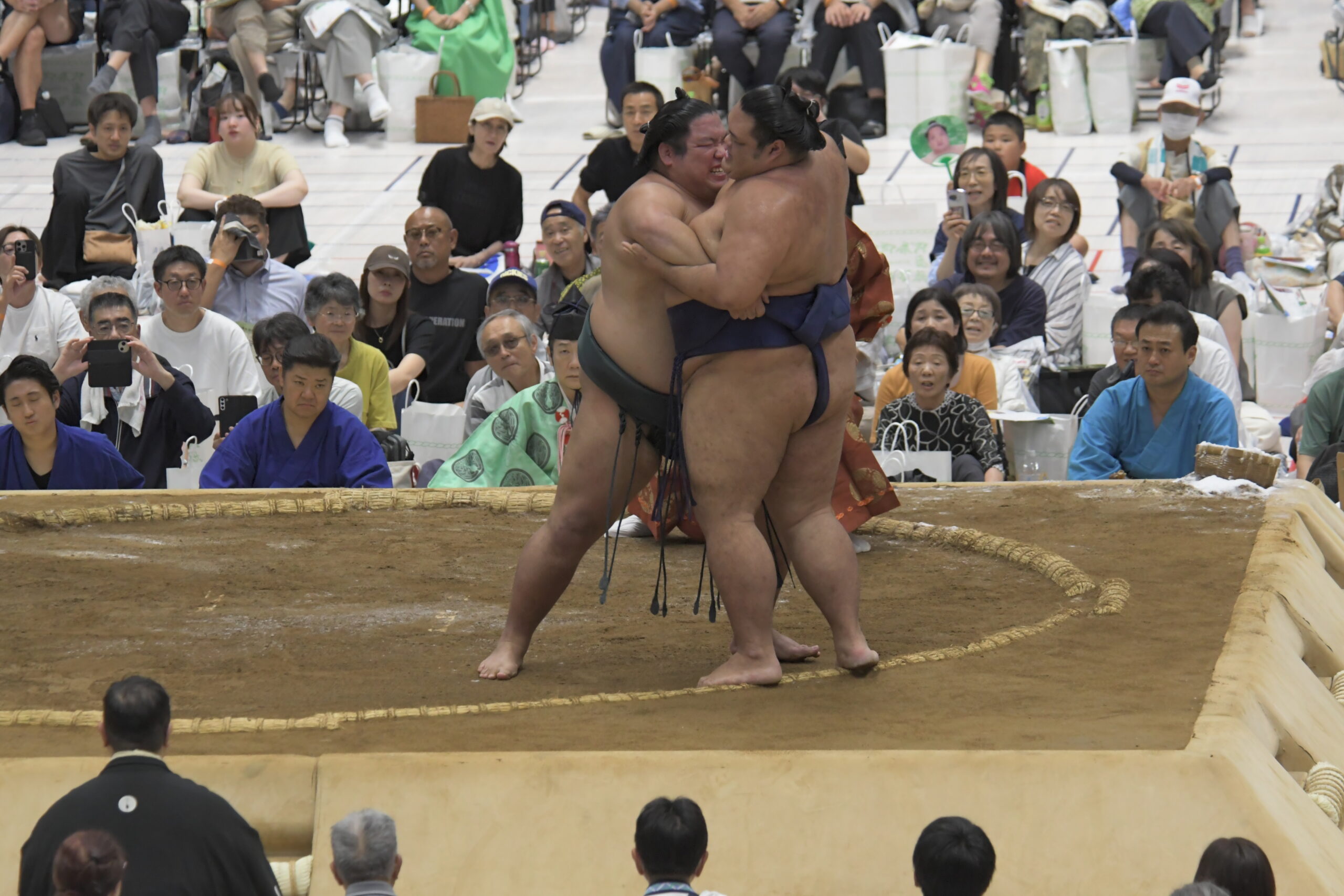 迫力の大相撲　奥州熱く 郷土力士ら声援受け奮闘（水沢）