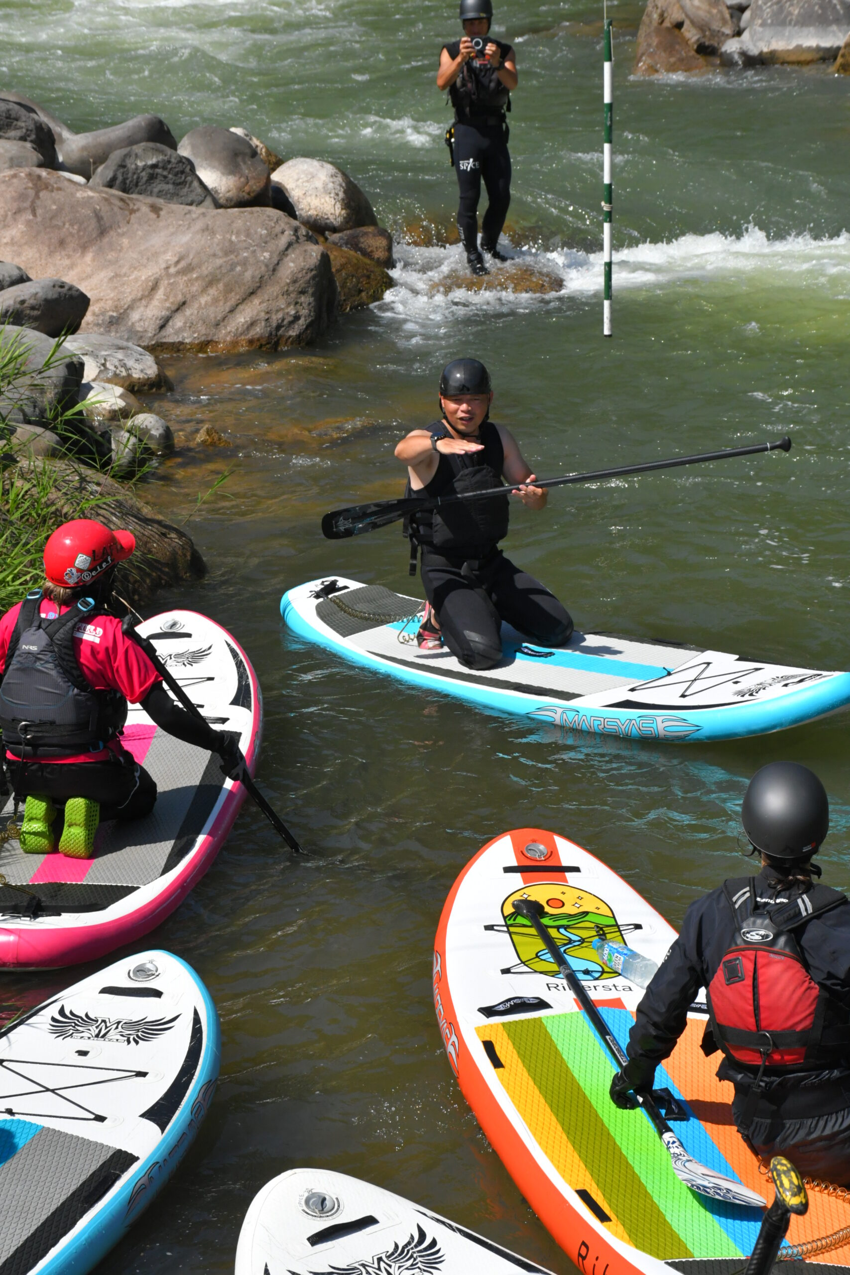 SUPスラローム 急流で技術高める（胆沢）