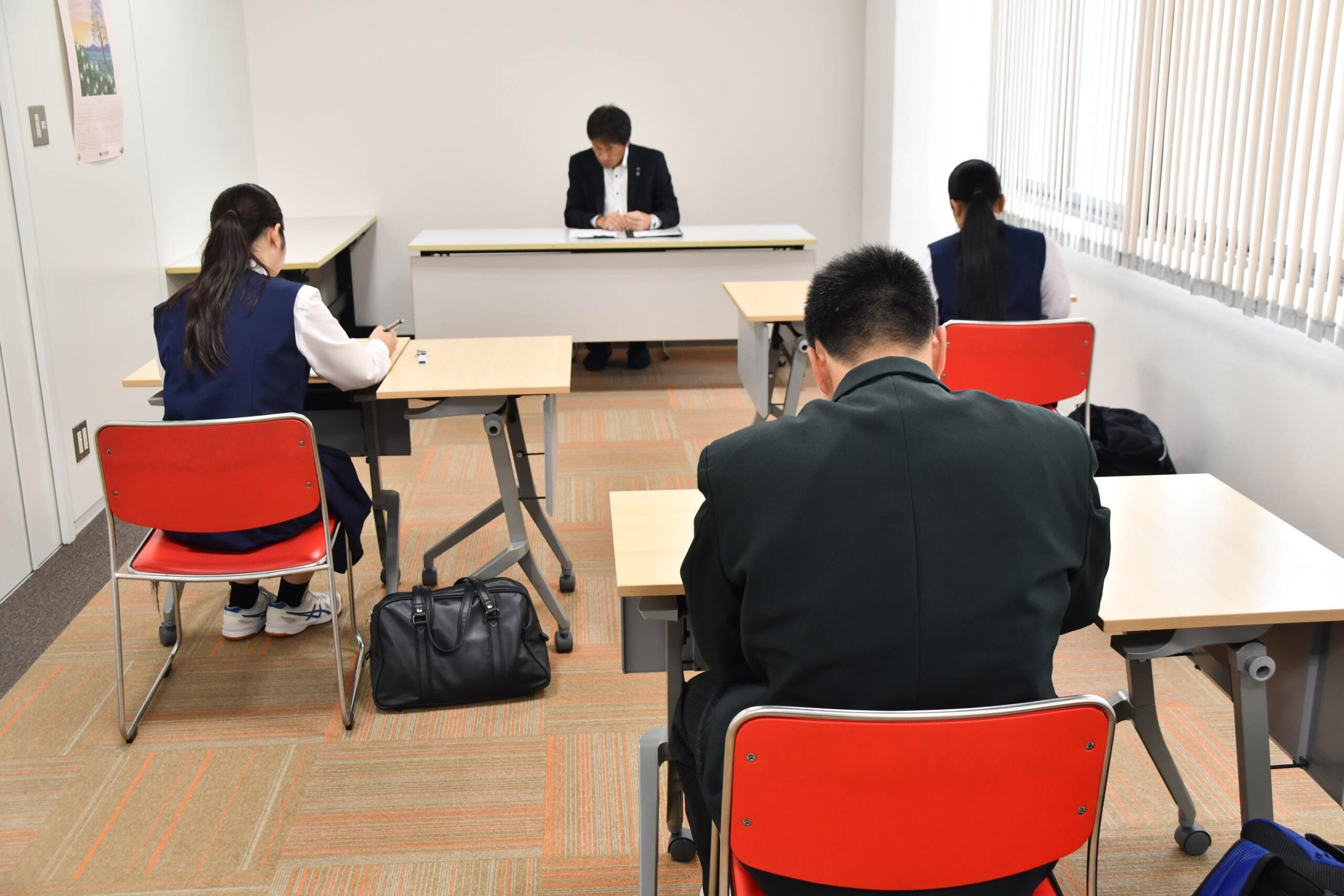 中東不安も採用意欲高く（来春高卒者の企業選考始まる）