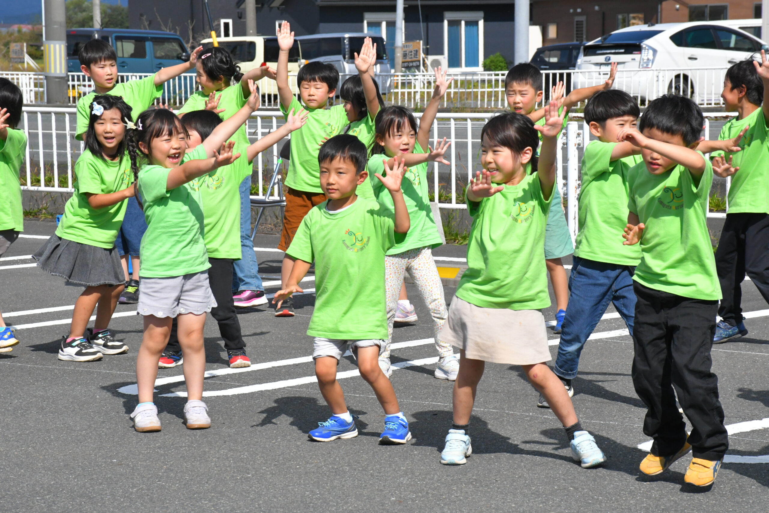 届け！支援の心 赤い羽根に乗せ  共同募金運動スタート