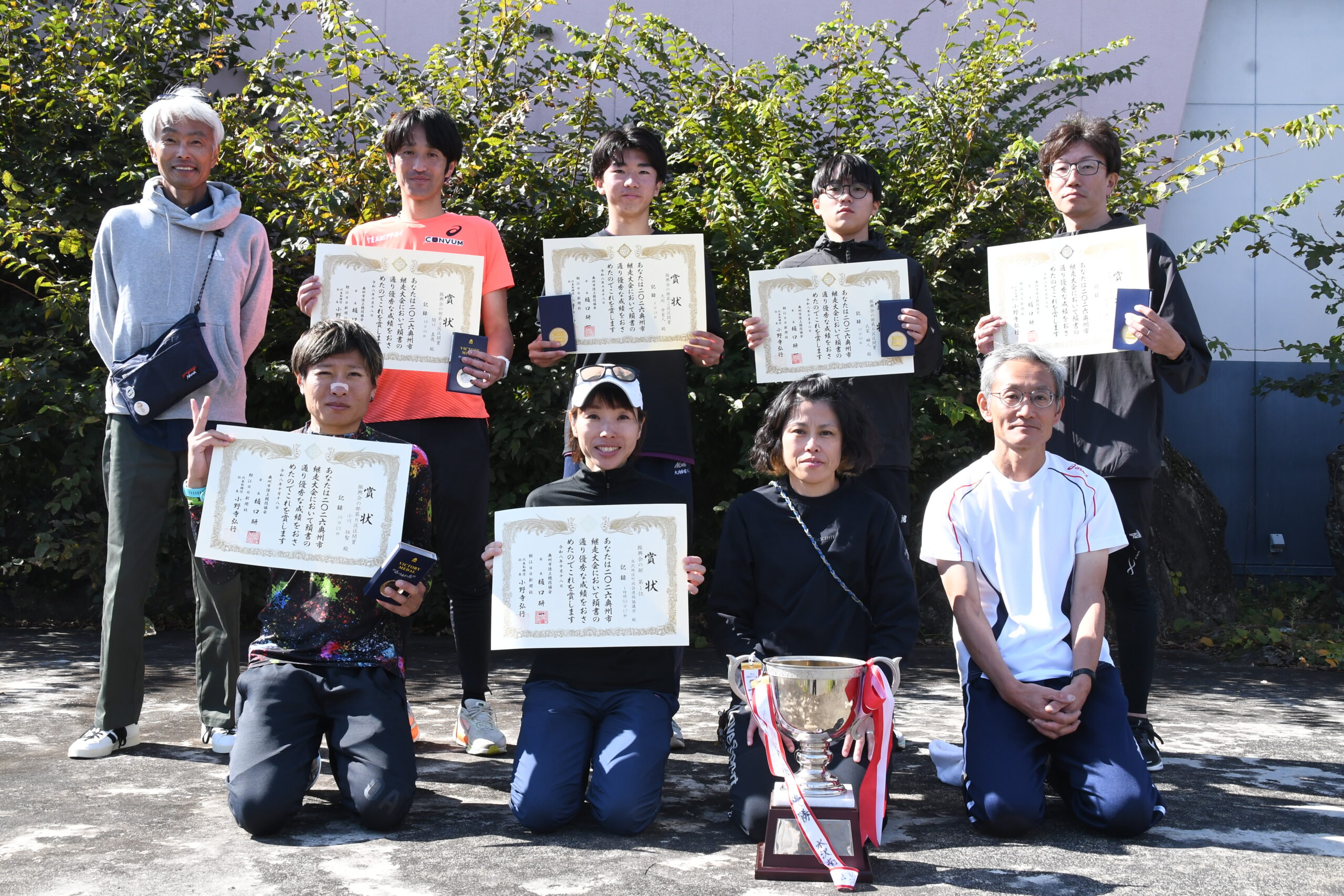 秋晴れの田園　駆ける　声援力に継走大会（市陸協と本社主催）